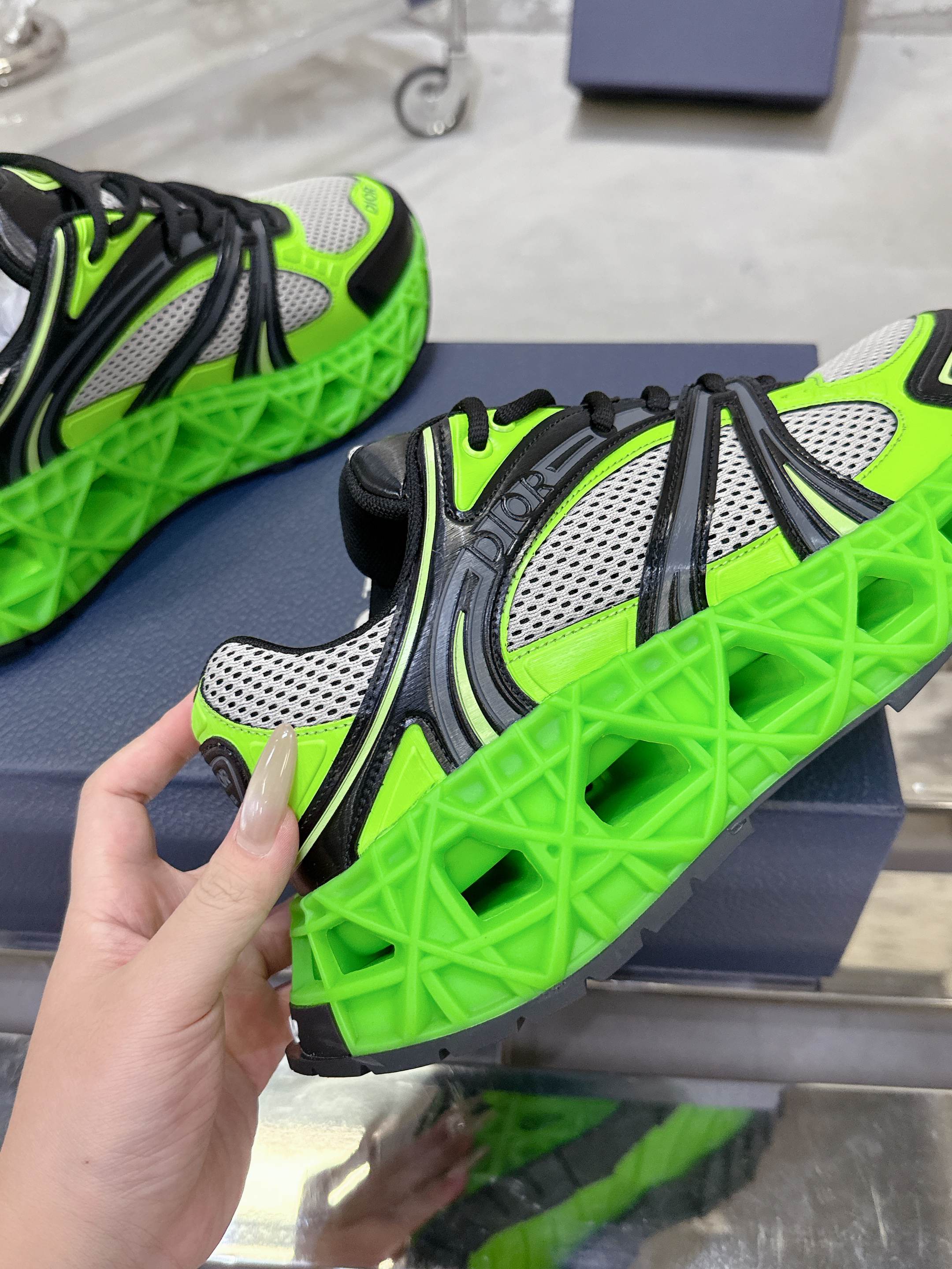 Dior B35 春夏リミテッドエディション スニーカー