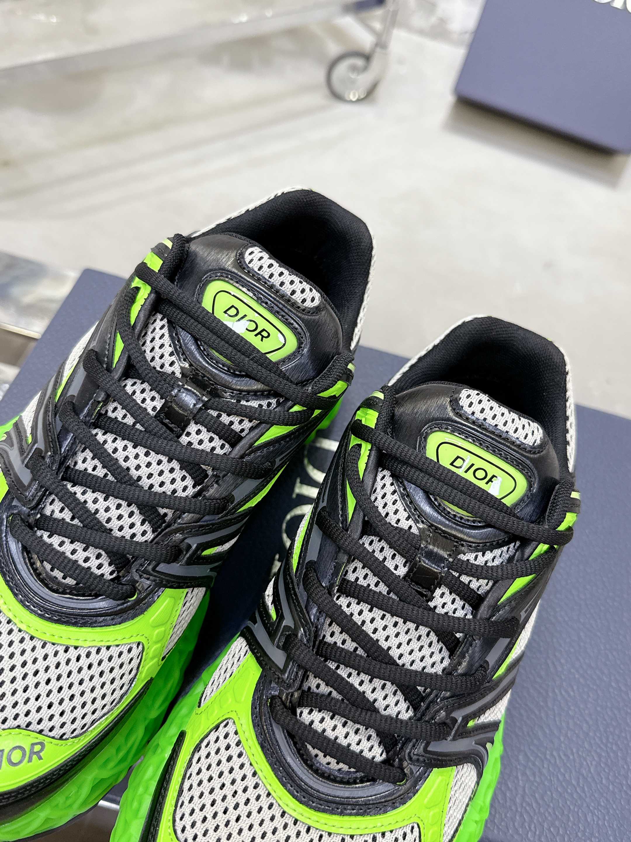 Dior B35 春夏リミテッドエディション スニーカー