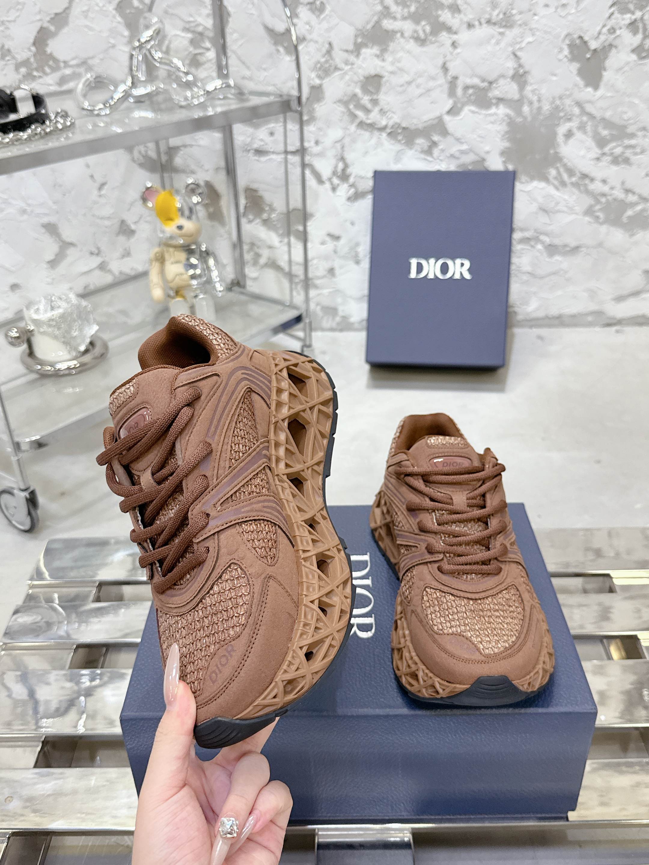 Dior B35 スニーカー - 春夏の高級デザイン