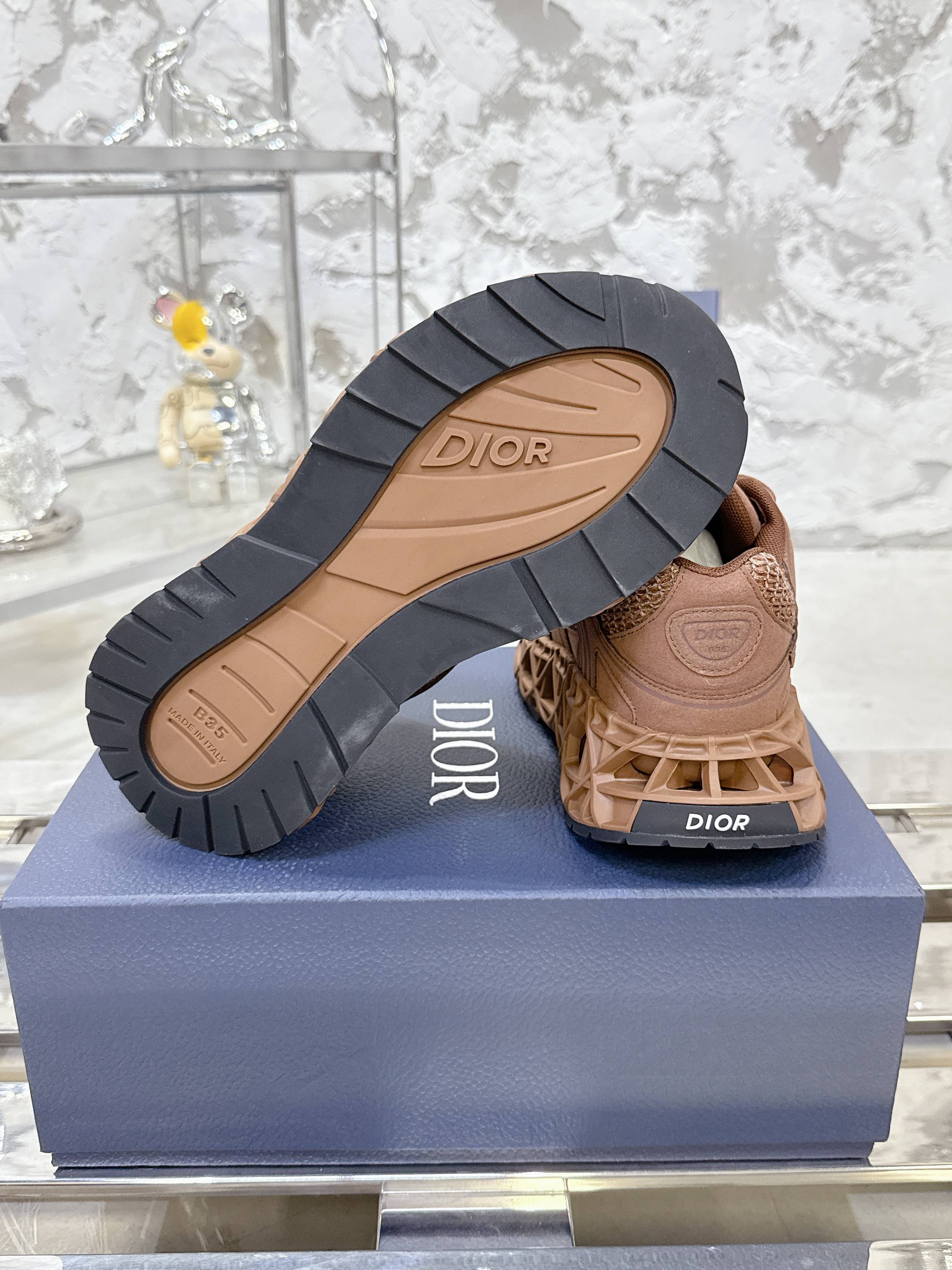 Dior B35 スニーカー - 春夏の高級デザイン