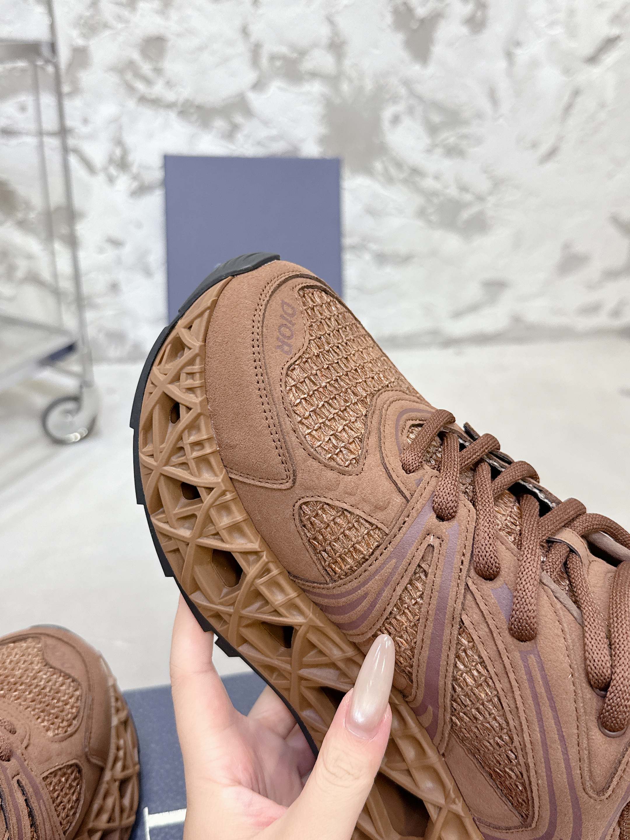 Dior B35 スニーカー - 春夏の高級デザイン