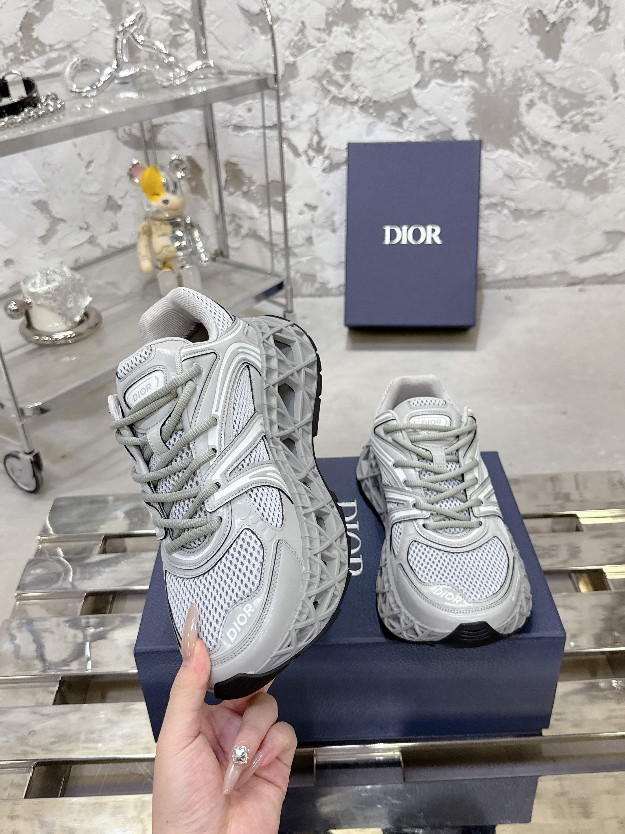 Dior B35 スニーカー - 春夏のラグジュアリーなデザイン