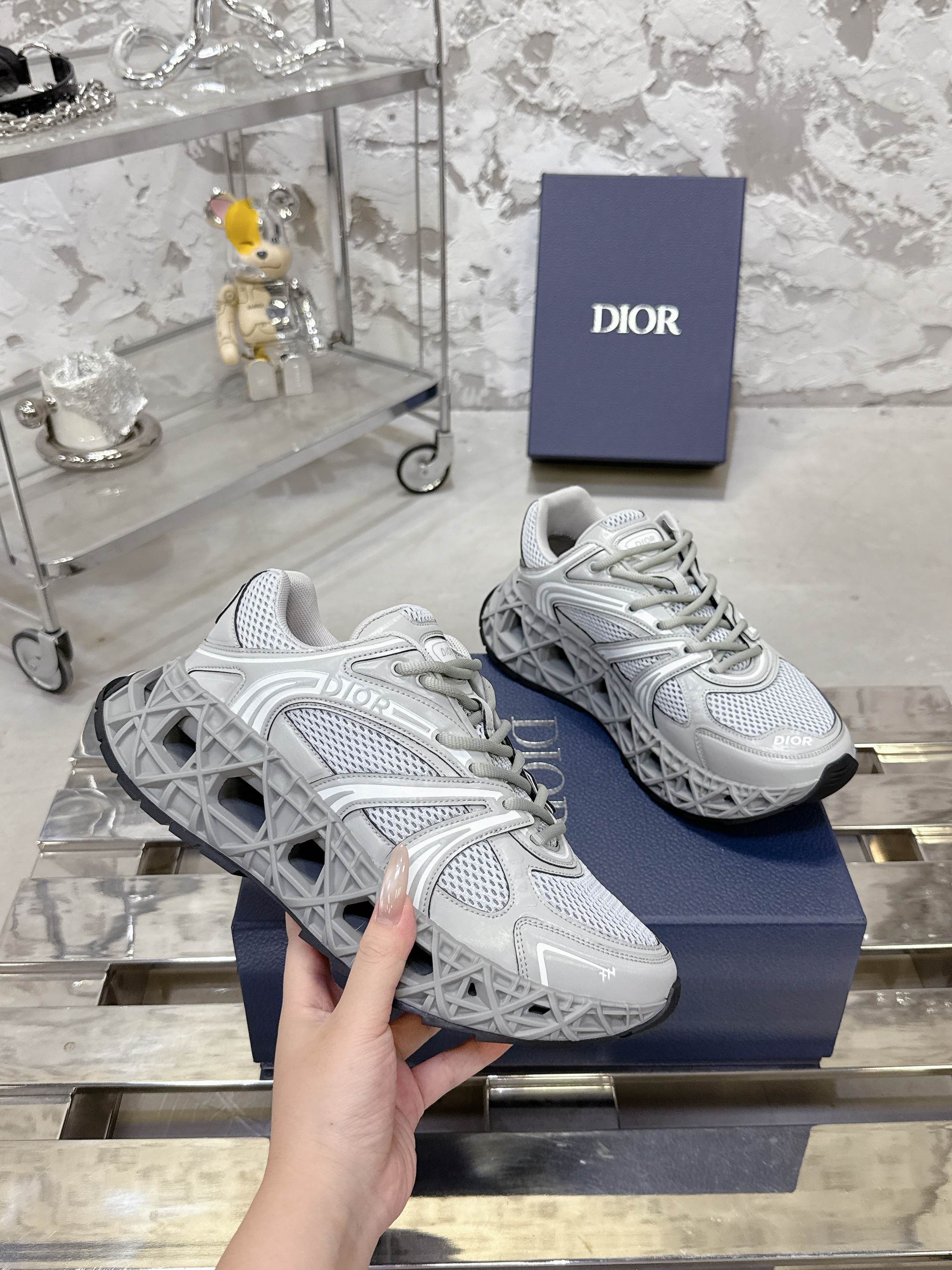 Dior B35 スニーカー - 春夏のラグジュアリーなデザイン