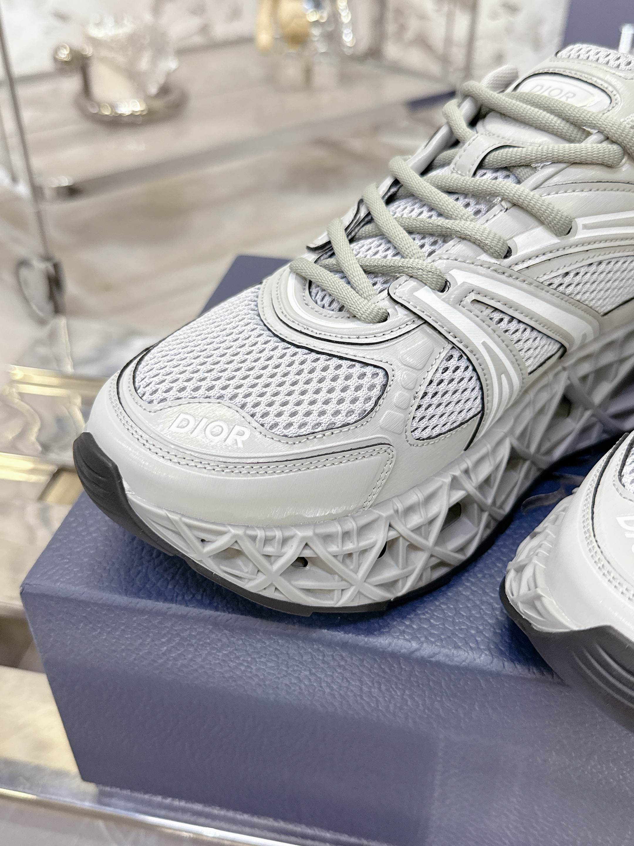 Dior B35 スニーカー - 春夏のラグジュアリーなデザイン