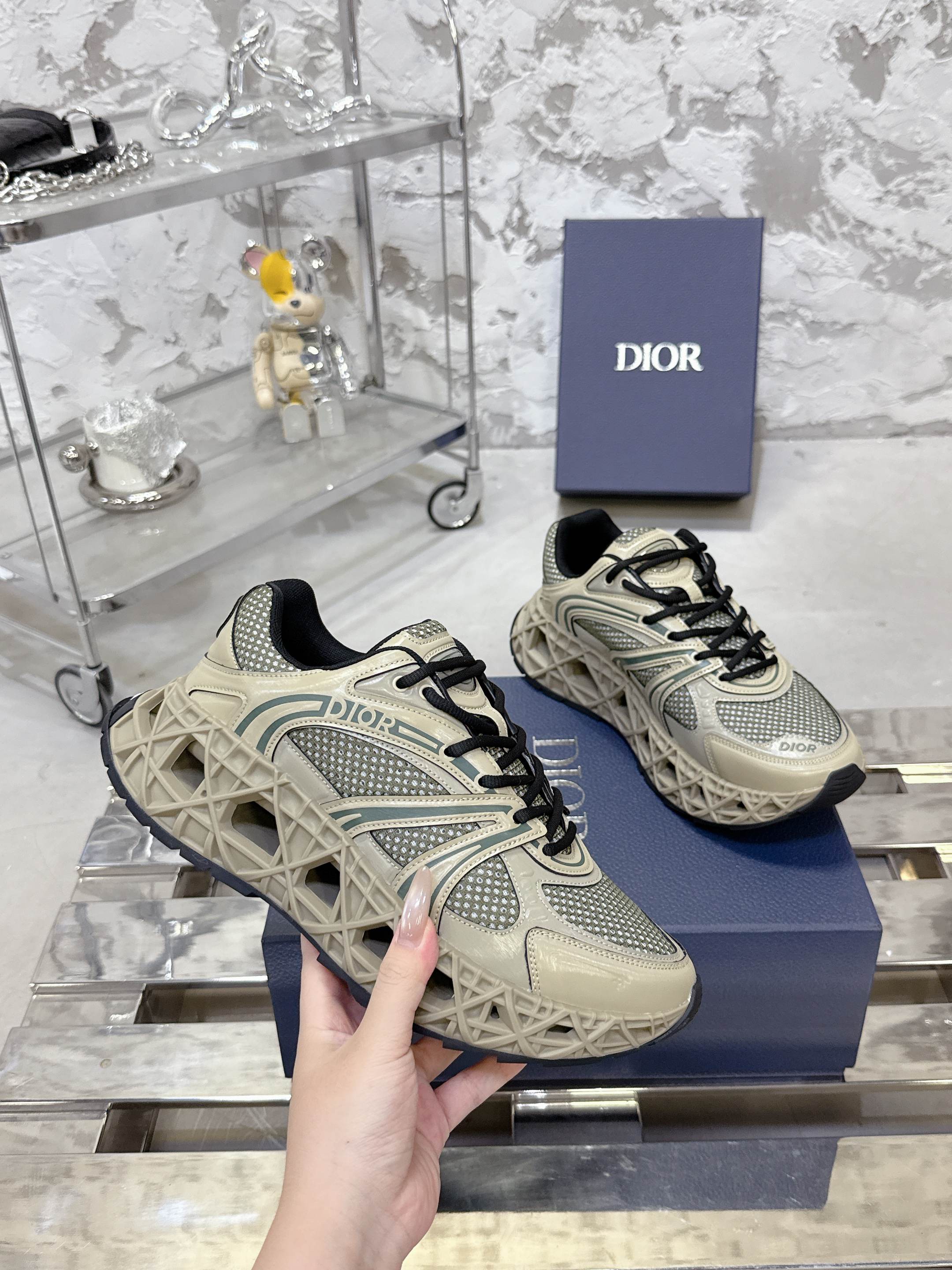 Dior B35 スニーカー - 春夏の高級感あふれるデザイン
