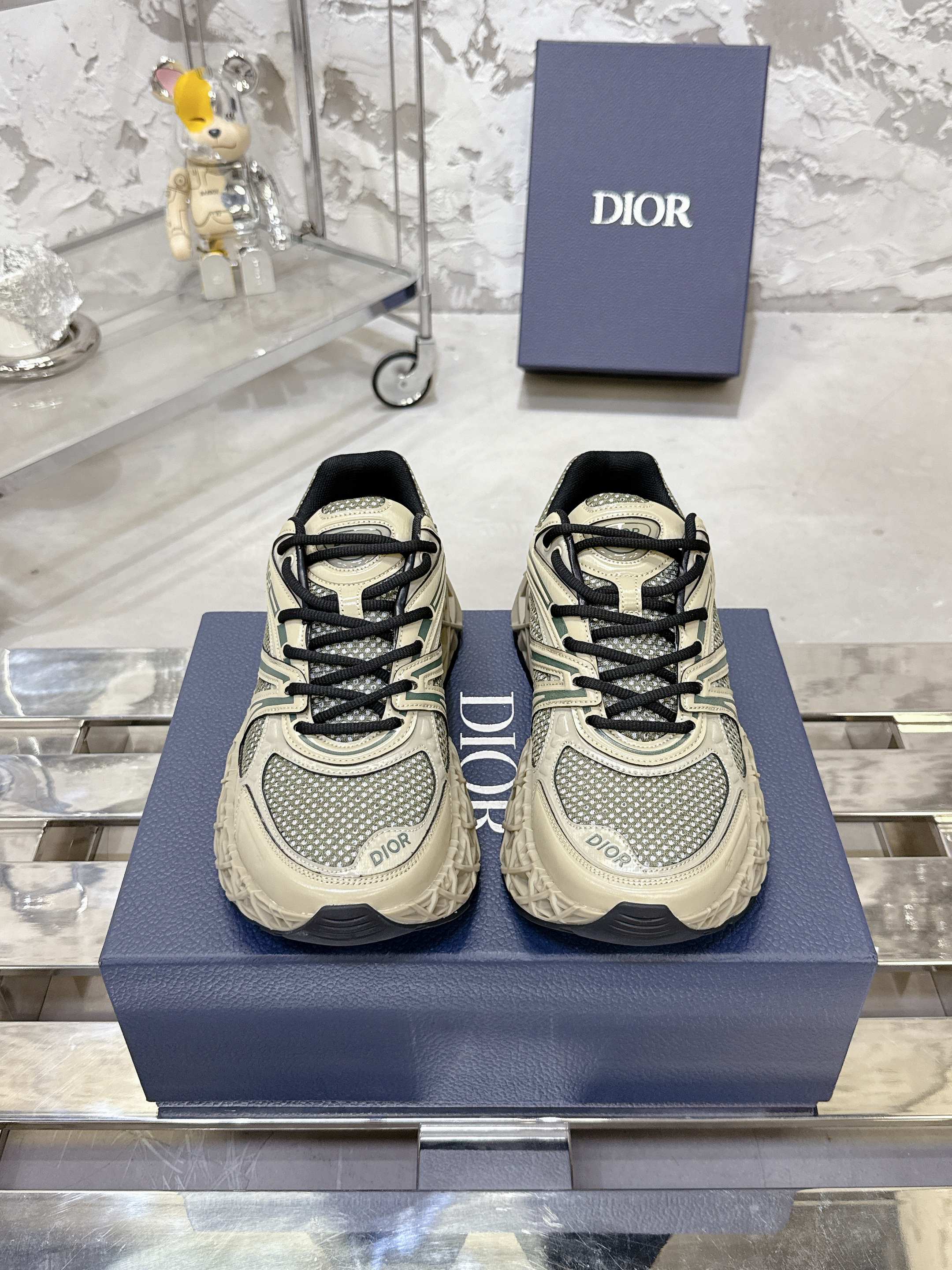 Dior B35 スニーカー - 春夏の高級感あふれるデザイン