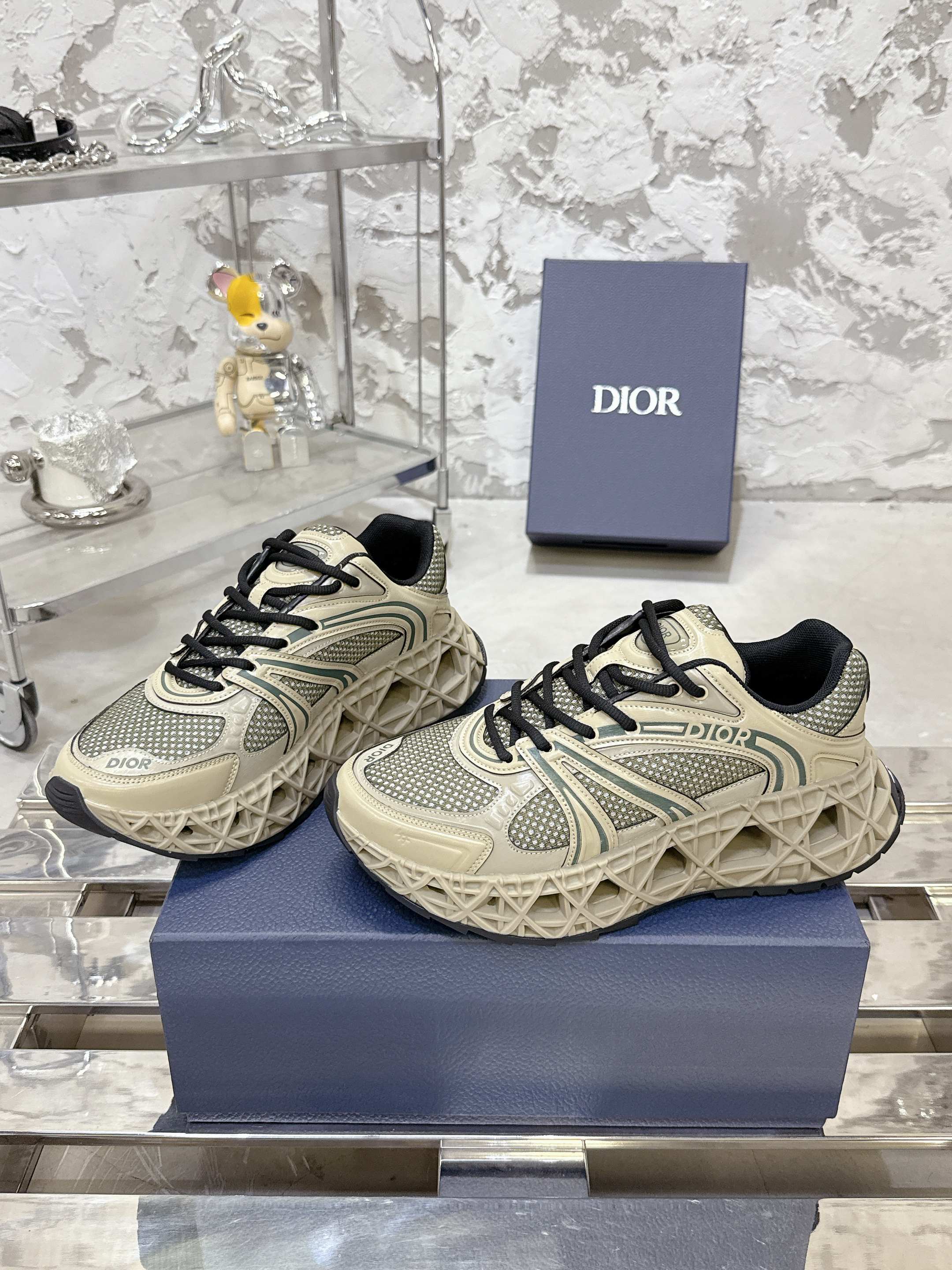 Dior B35 スニーカー - 春夏の高級感あふれるデザイン