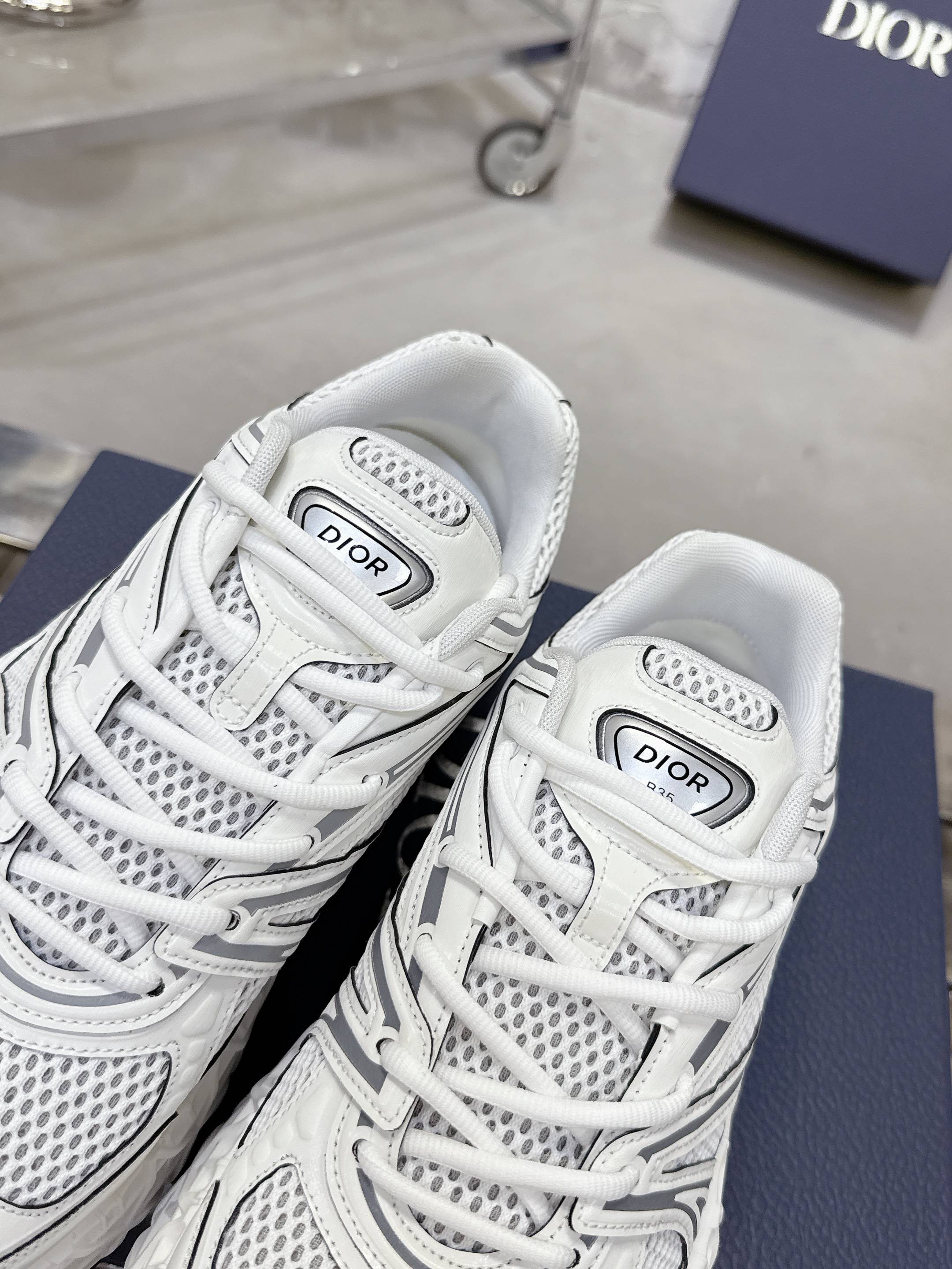 Dior B35 スニーカー - 春夏の新作、快適な履き心地