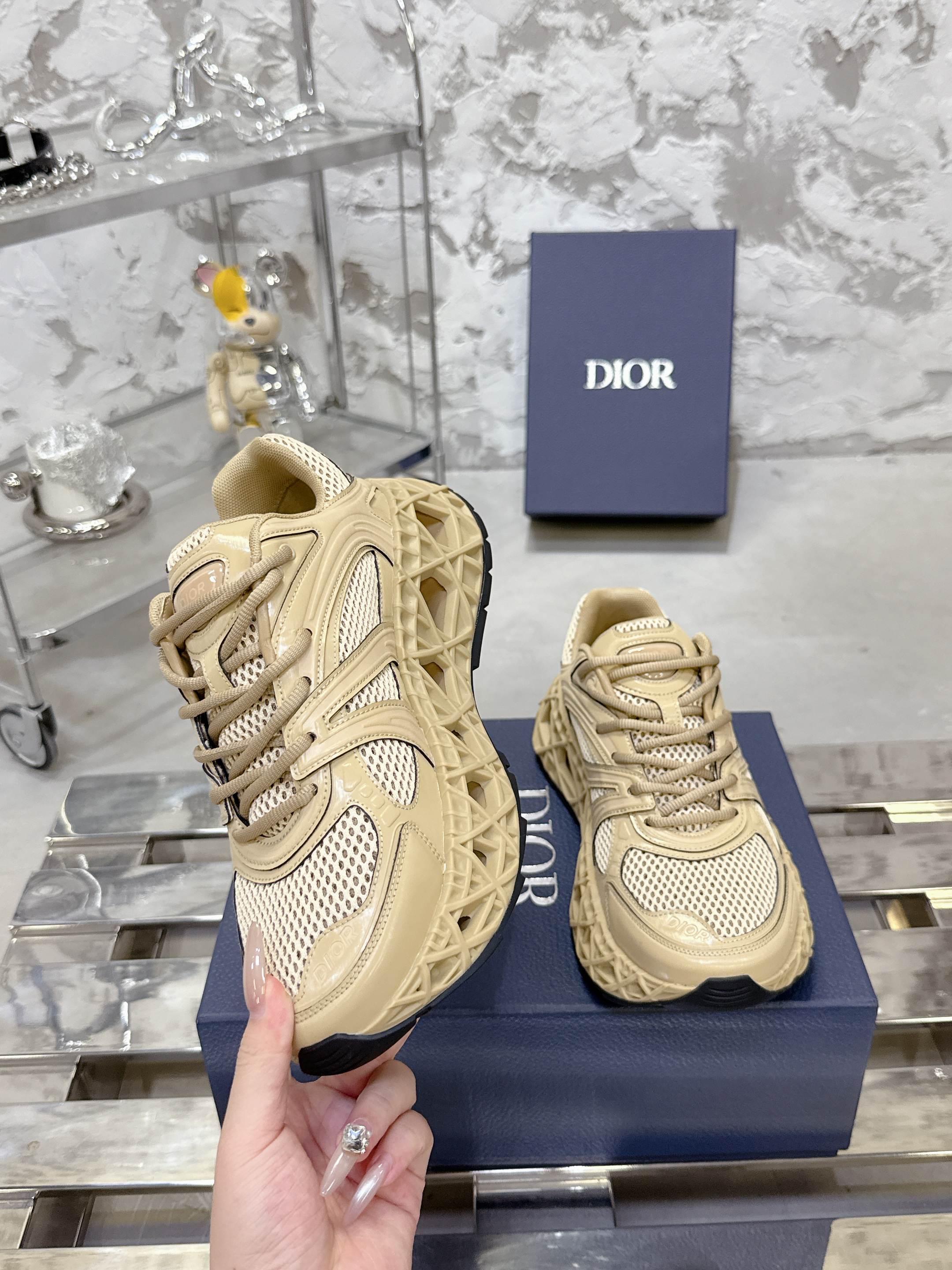 Dior B35 スニーカー - 春夏のラグジュアリーなデザイン
