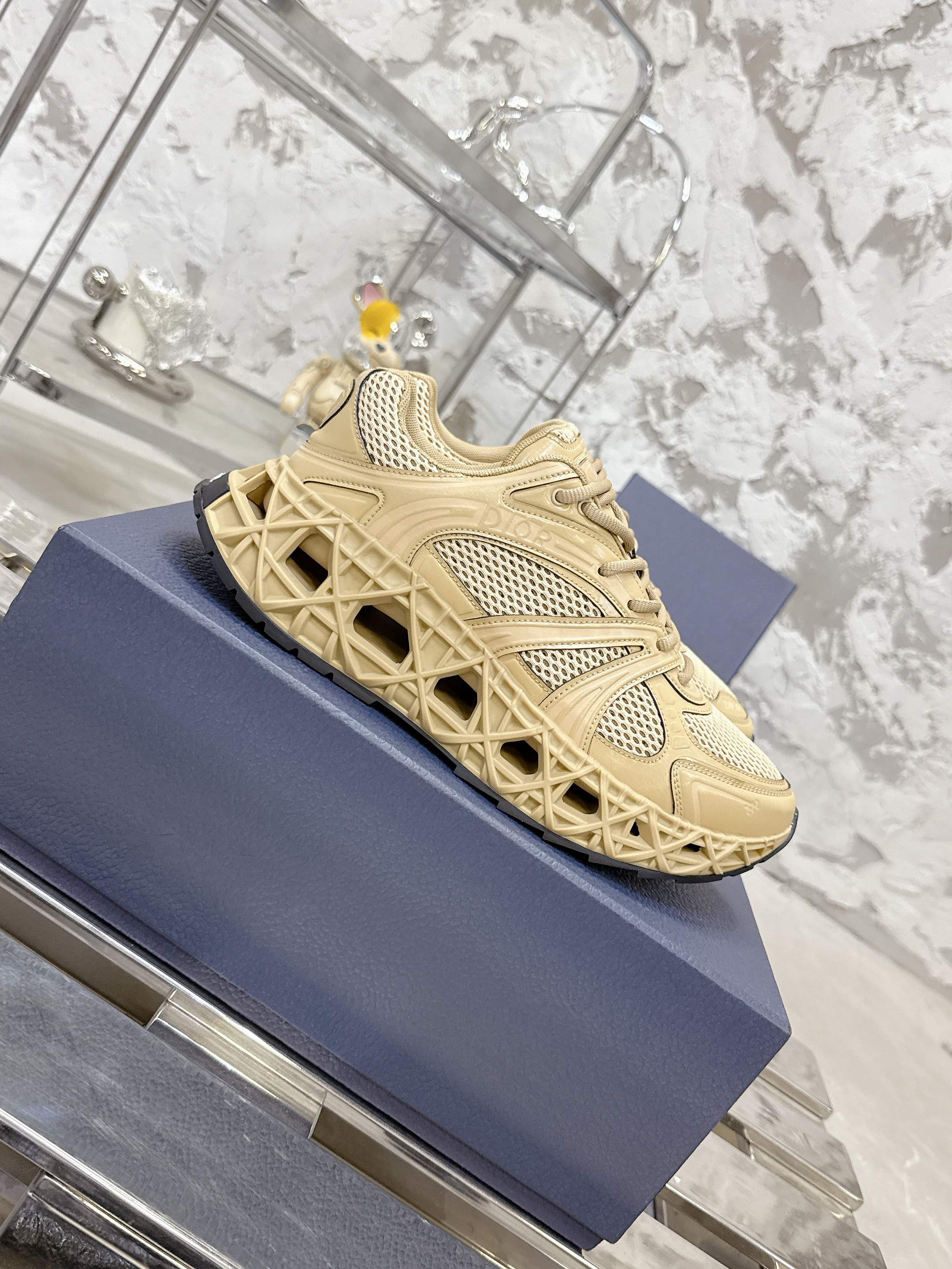 Dior B35 スニーカー - 春夏のラグジュアリーなデザイン