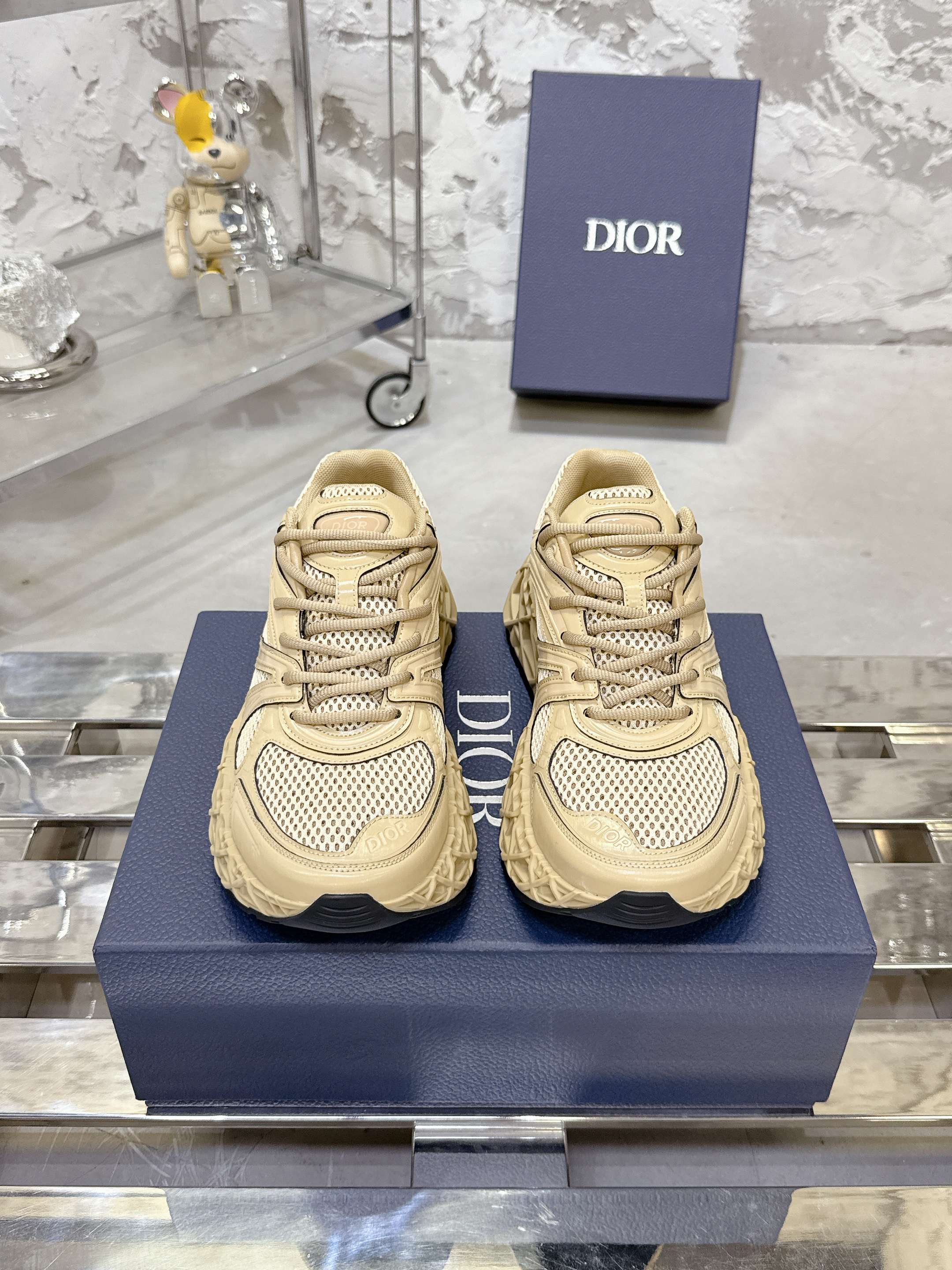 Dior B35 スニーカー - 春夏のラグジュアリーなデザイン