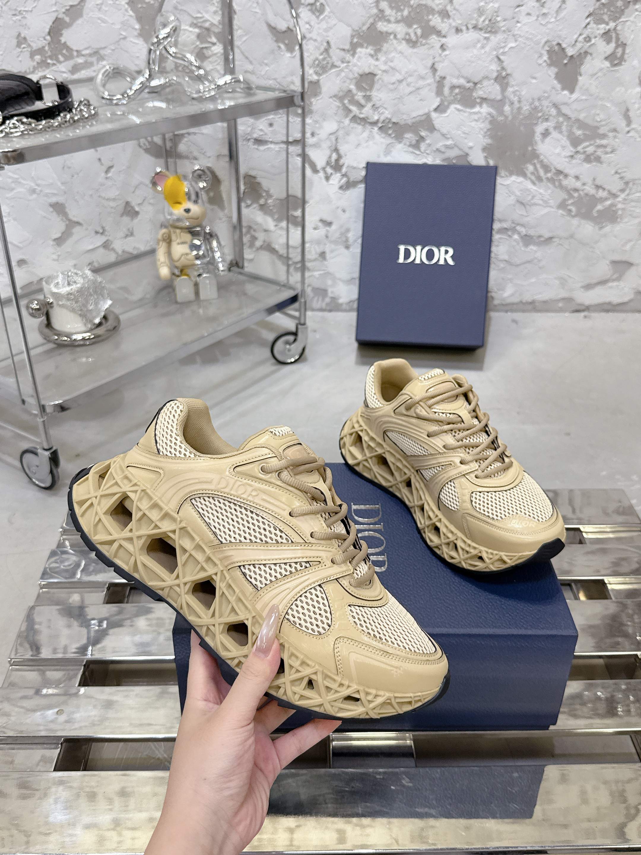 Dior B35 スニーカー - 春夏のラグジュアリーなデザイン