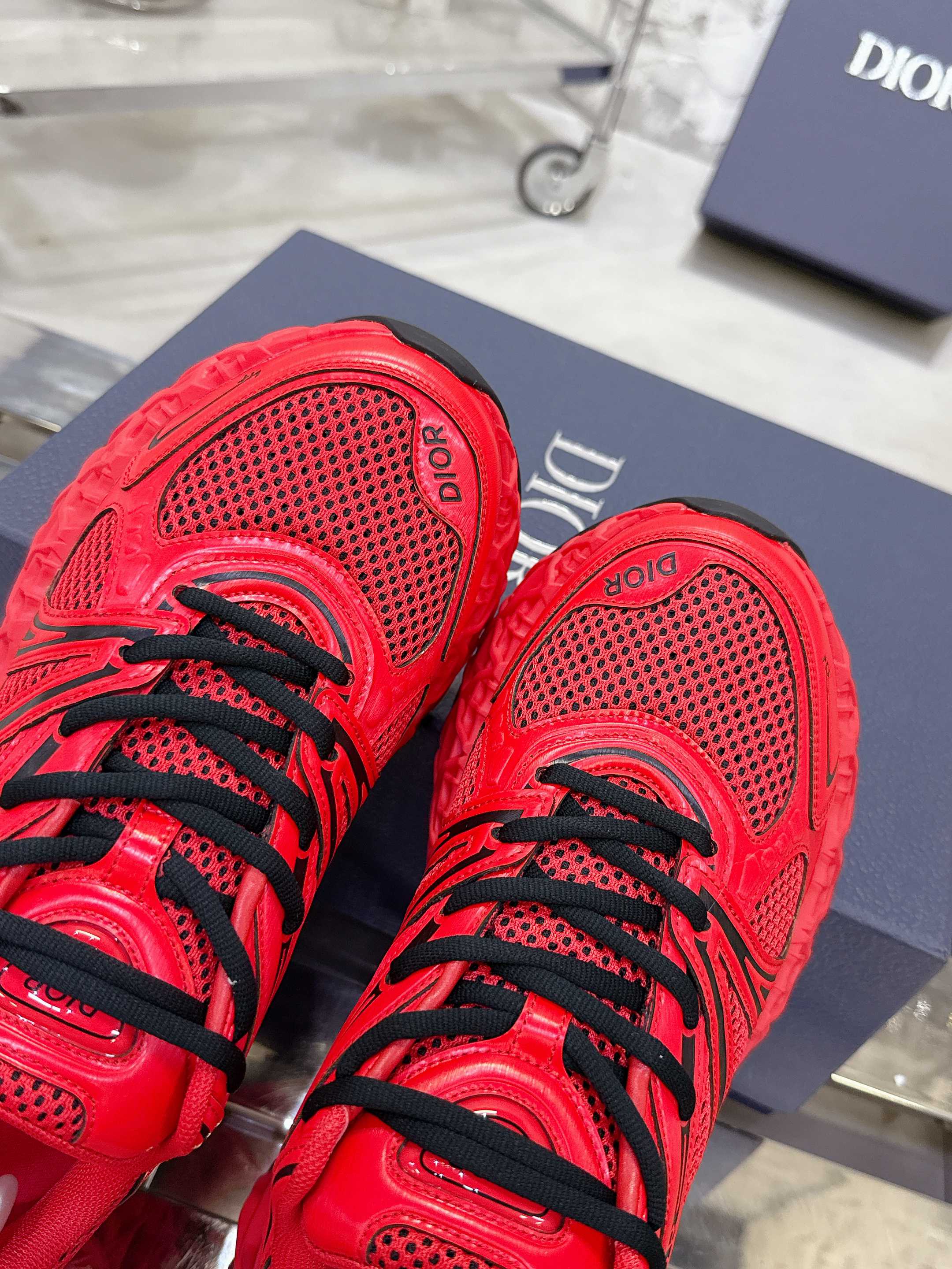 Dior B35 春夏男装スニーカー - 高級感と快適性の融合