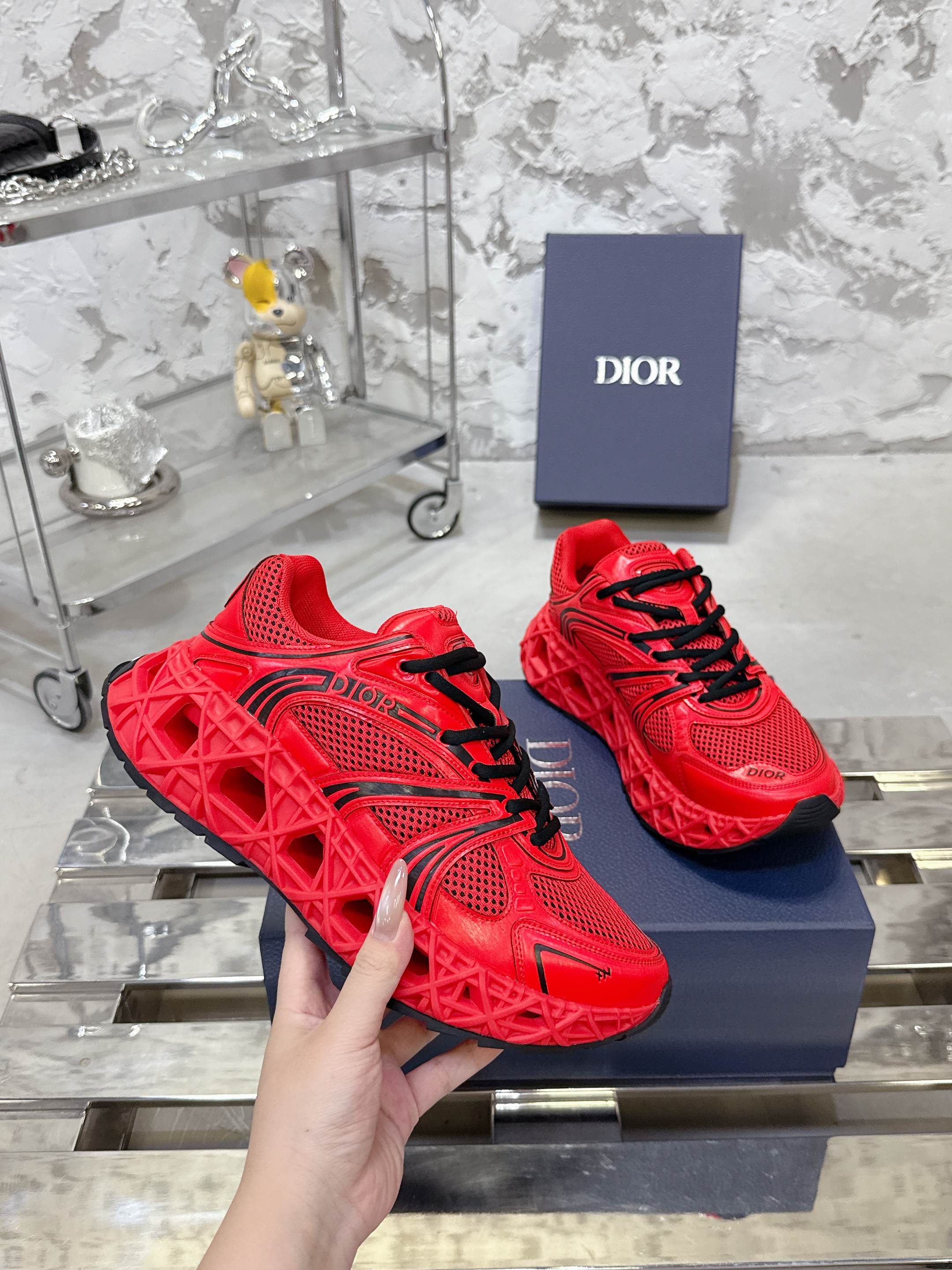 Dior B35 春夏男装スニーカー - 高級感と快適性の融合