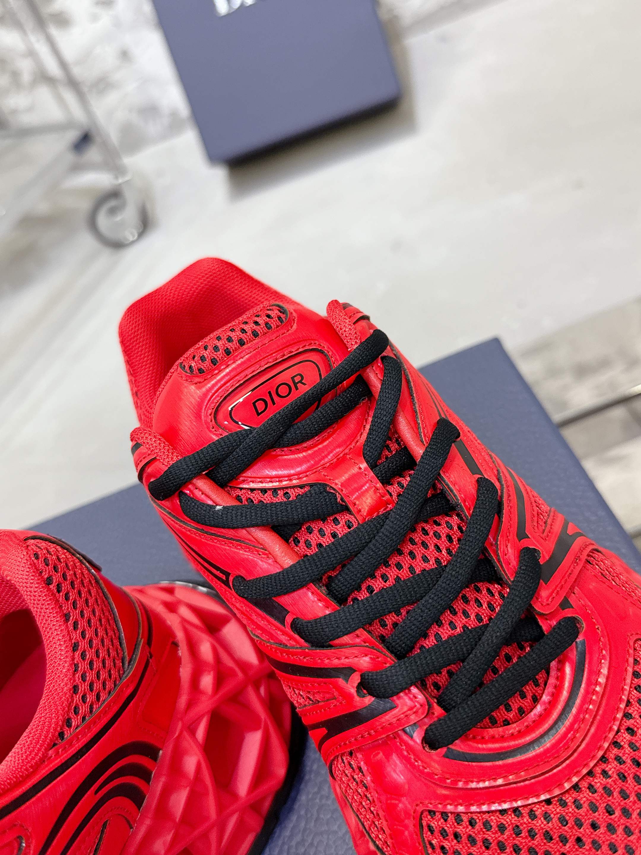 Dior B35 春夏男装スニーカー - 高級感と快適性の融合