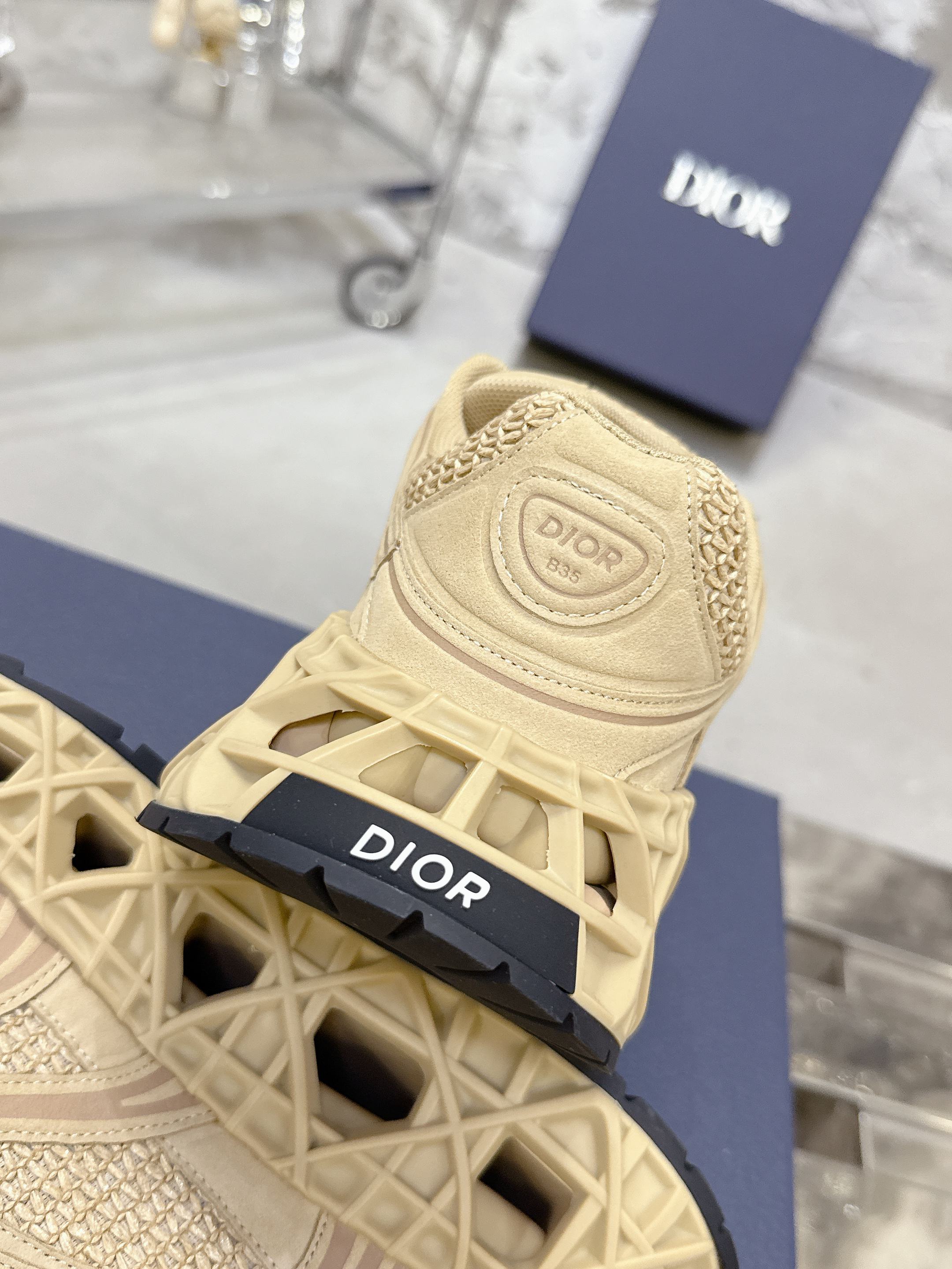 Dior B35 春夏コレクション 高級スニーカー