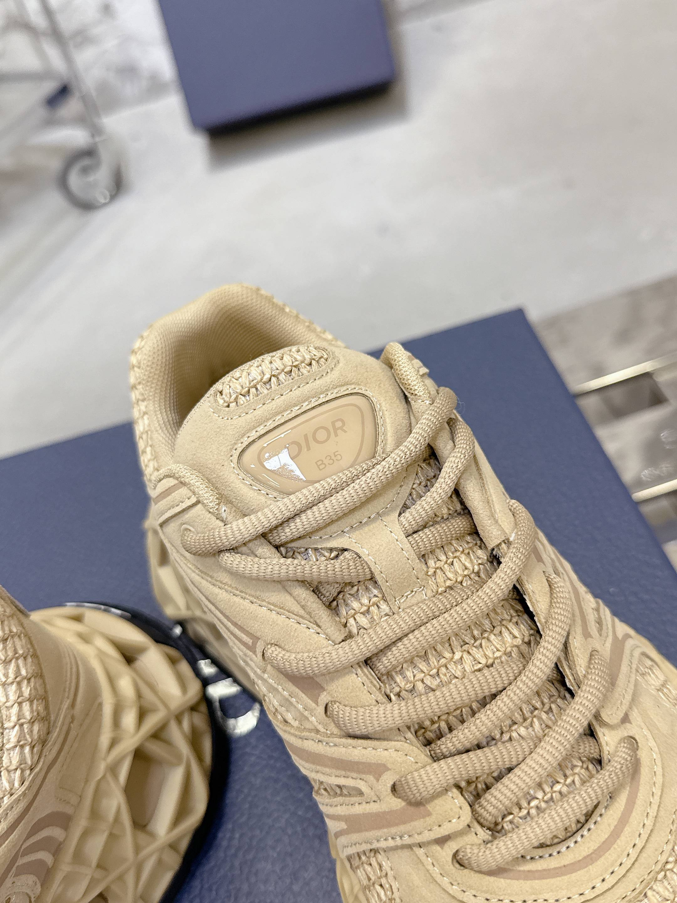 Dior B35 春夏コレクション 高級スニーカー