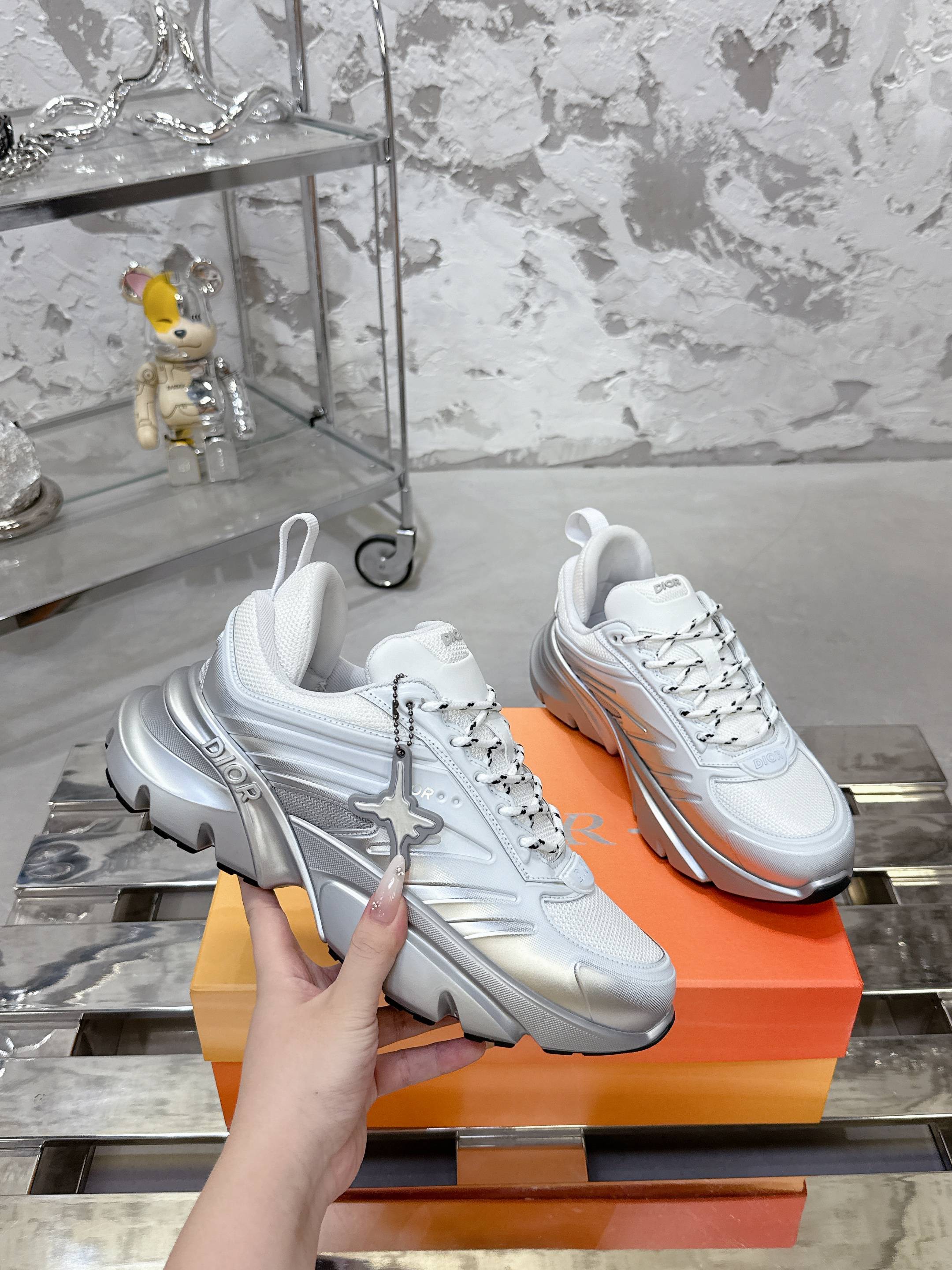 Dior x Lewis Hamilton B44 Blade 限定版 スニーカー