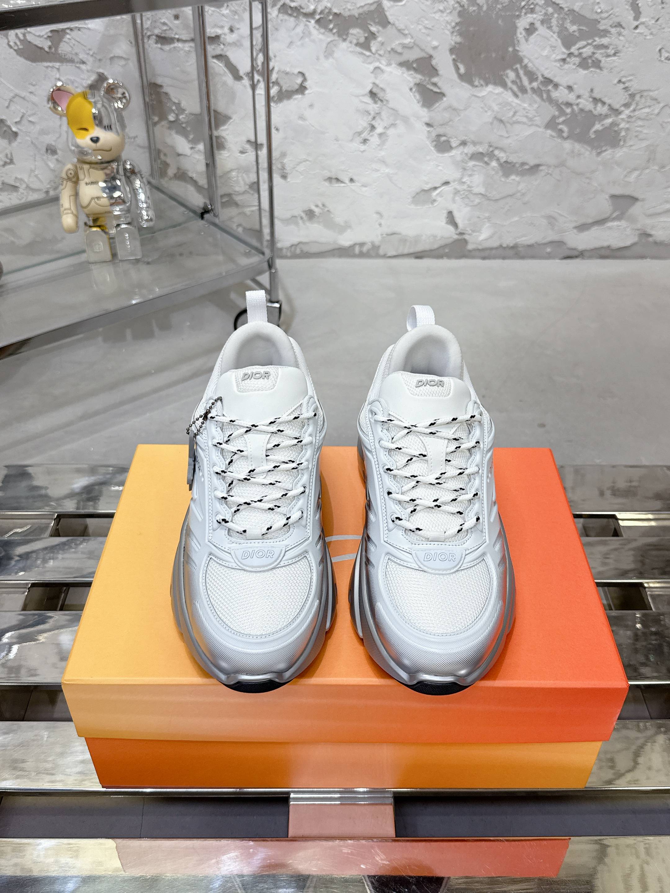 Dior x Lewis Hamilton B44 Blade 限定版 スニーカー