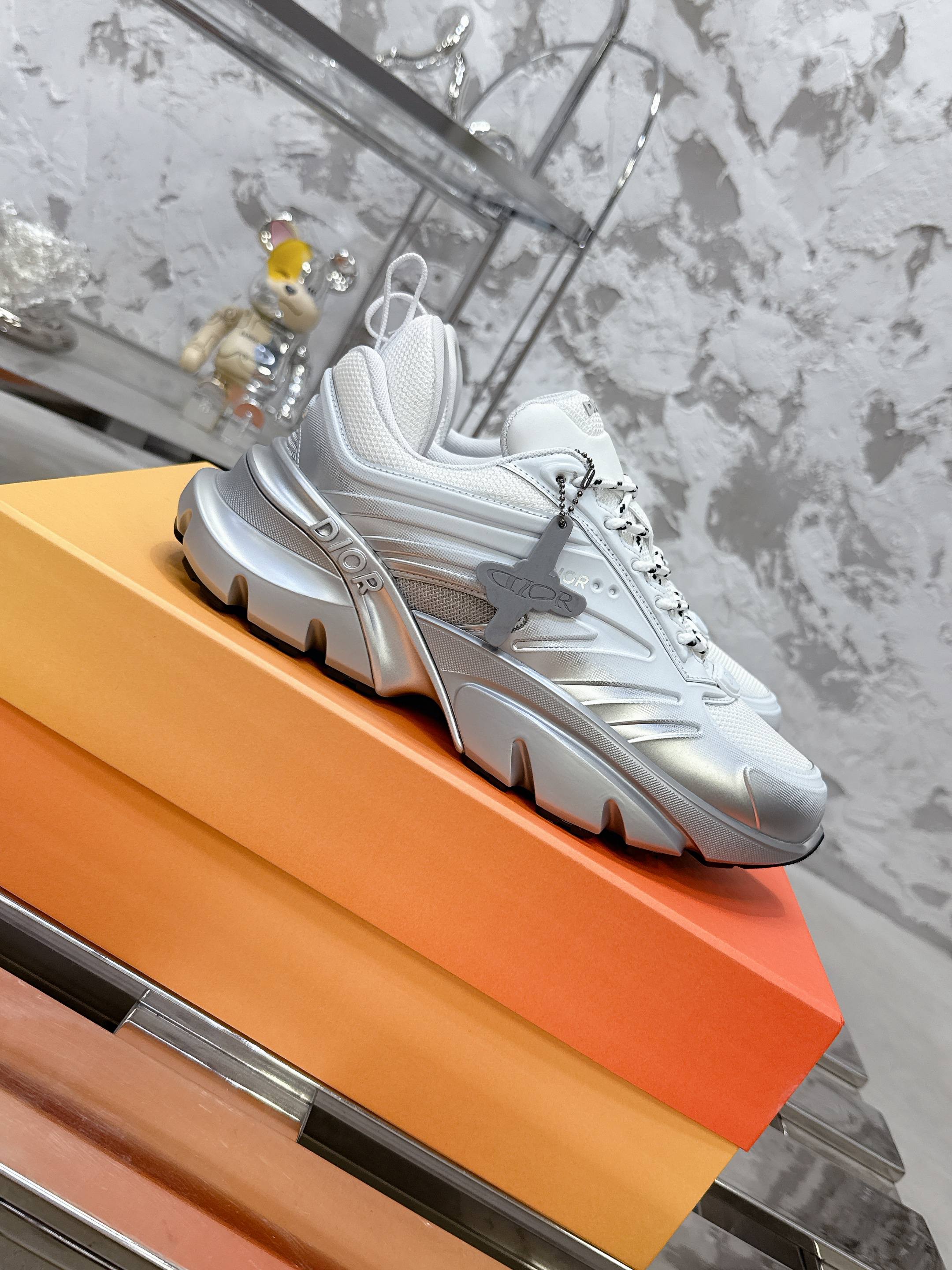 Dior x Lewis Hamilton B44 Blade 限定版 スニーカー