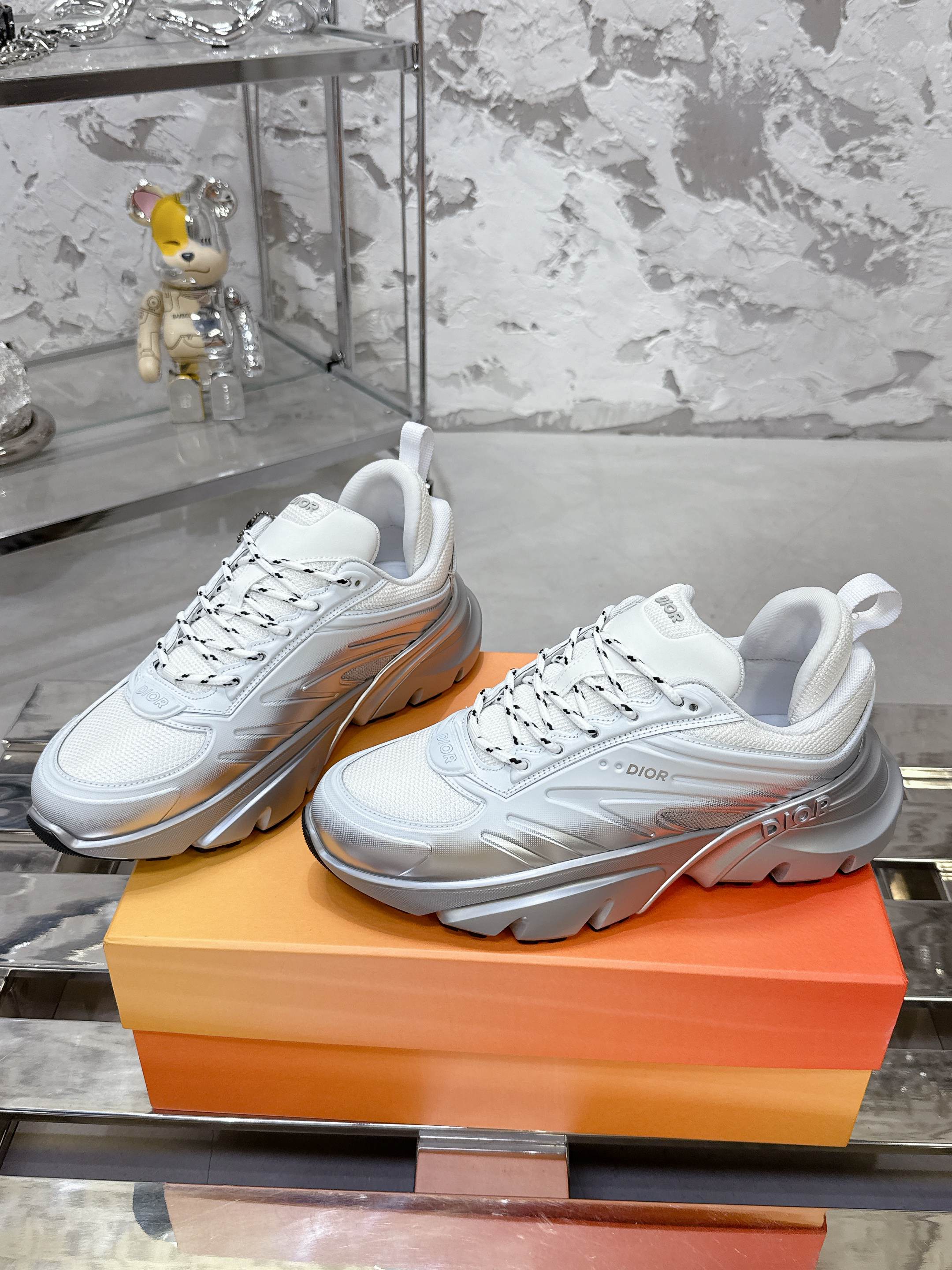 Dior x Lewis Hamilton B44 Blade 限定版 スニーカー