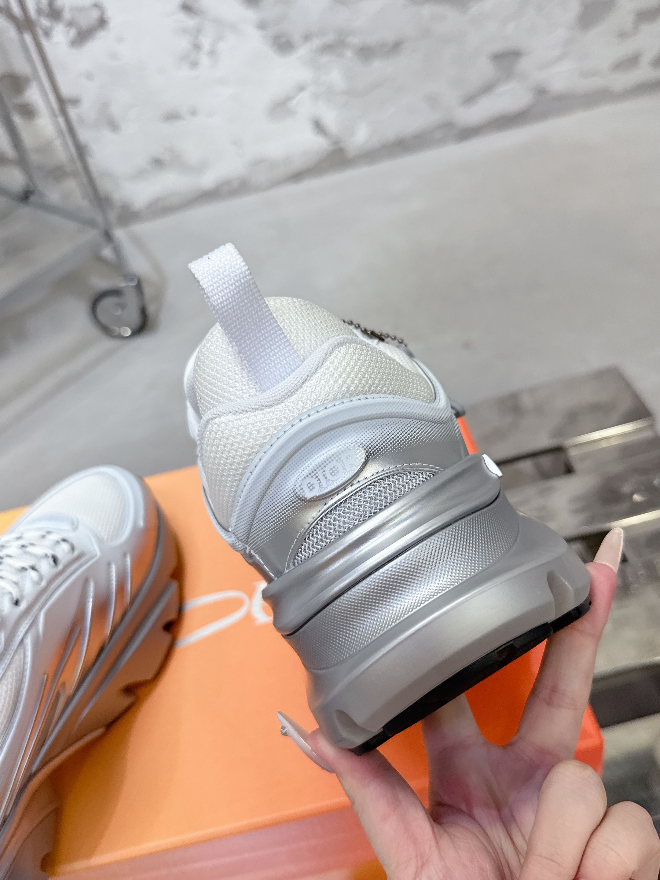 Dior x Lewis Hamilton B44 Blade 限定版 スニーカー