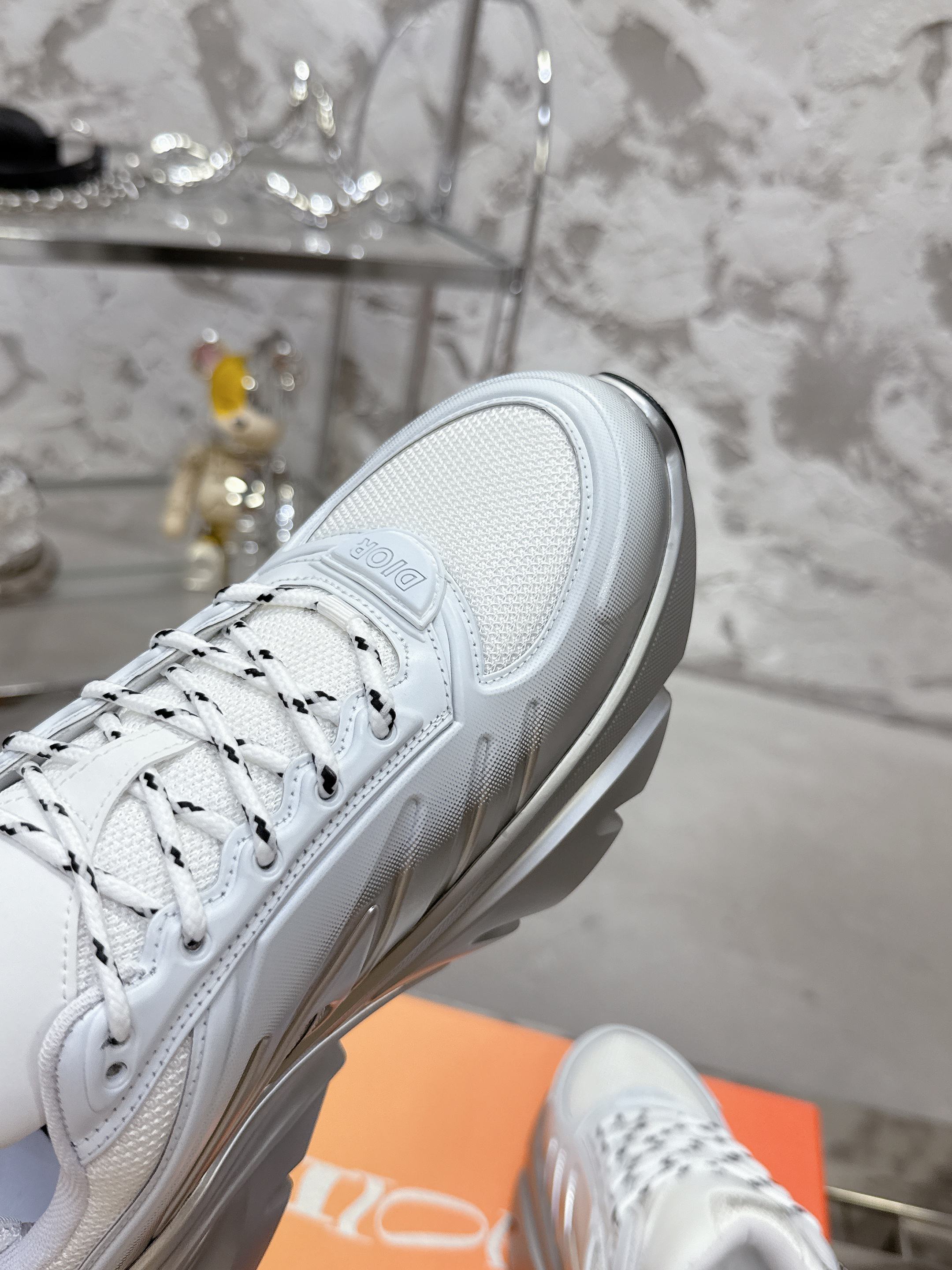 Dior x Lewis Hamilton B44 Blade 限定版 スニーカー