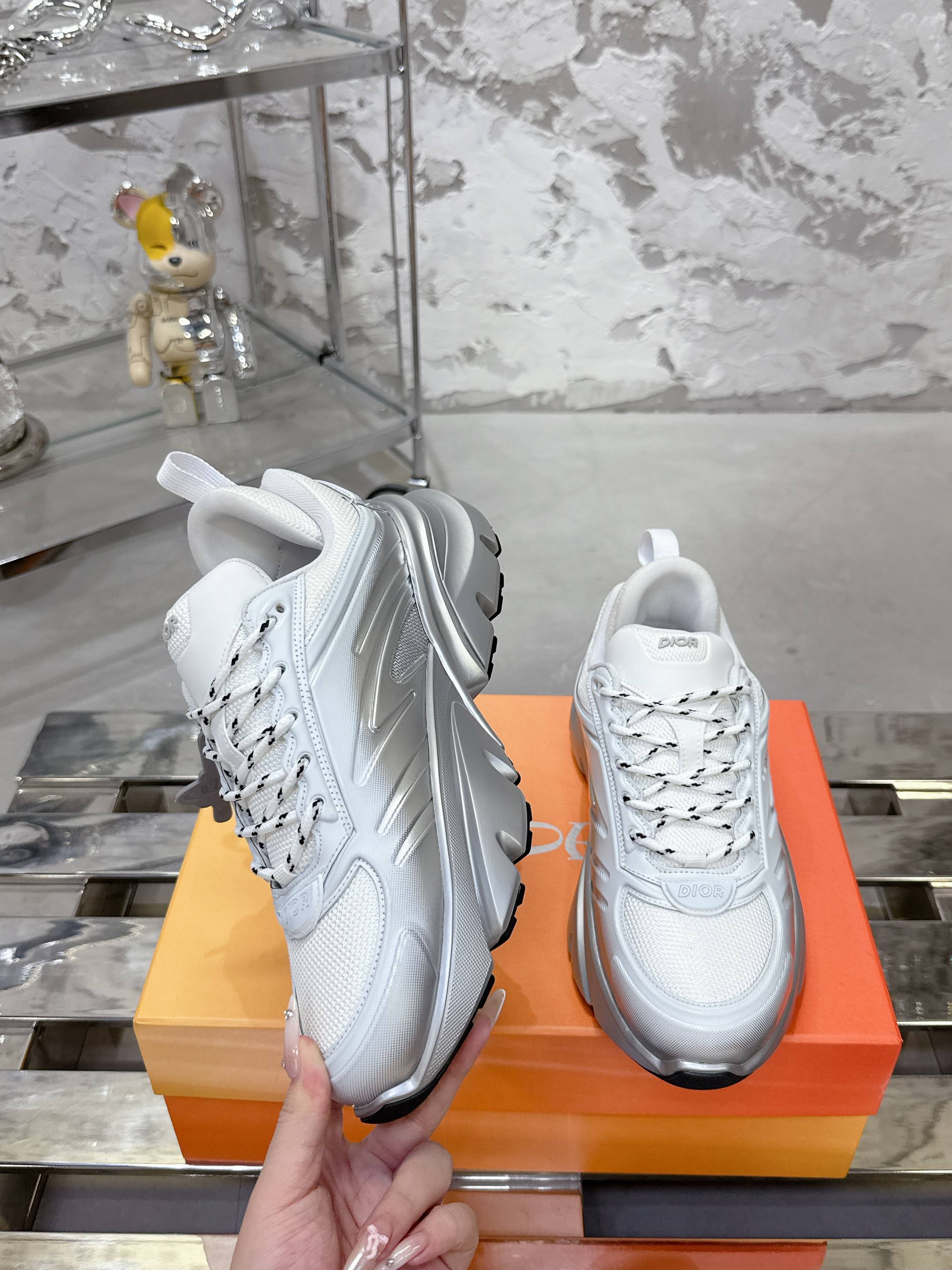 Dior x Lewis Hamilton B44 Blade 限定版 スニーカー