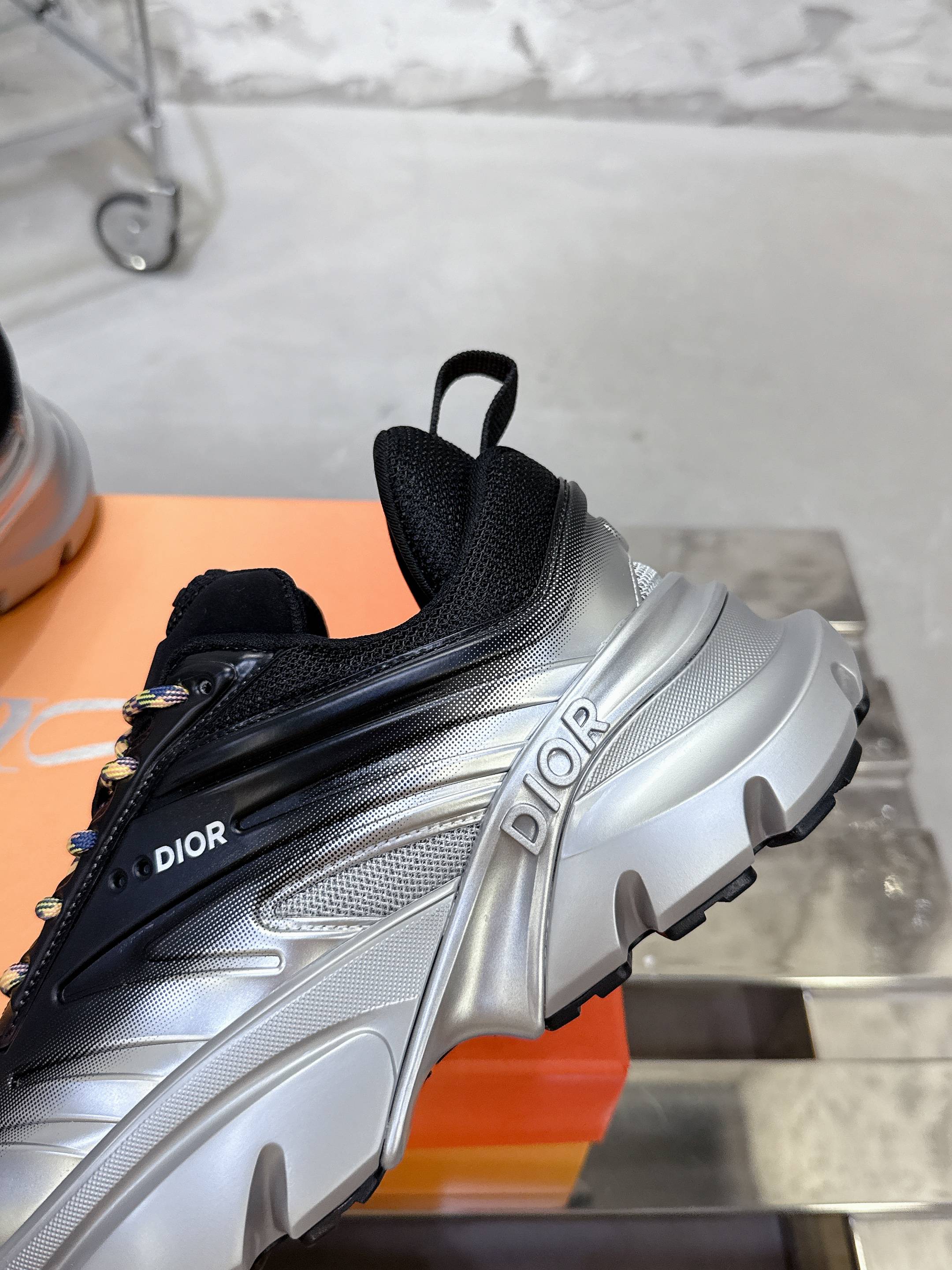 Dior x Lewis Hamilton B44 Blade スニーカー - 限定版・厚底デザイン