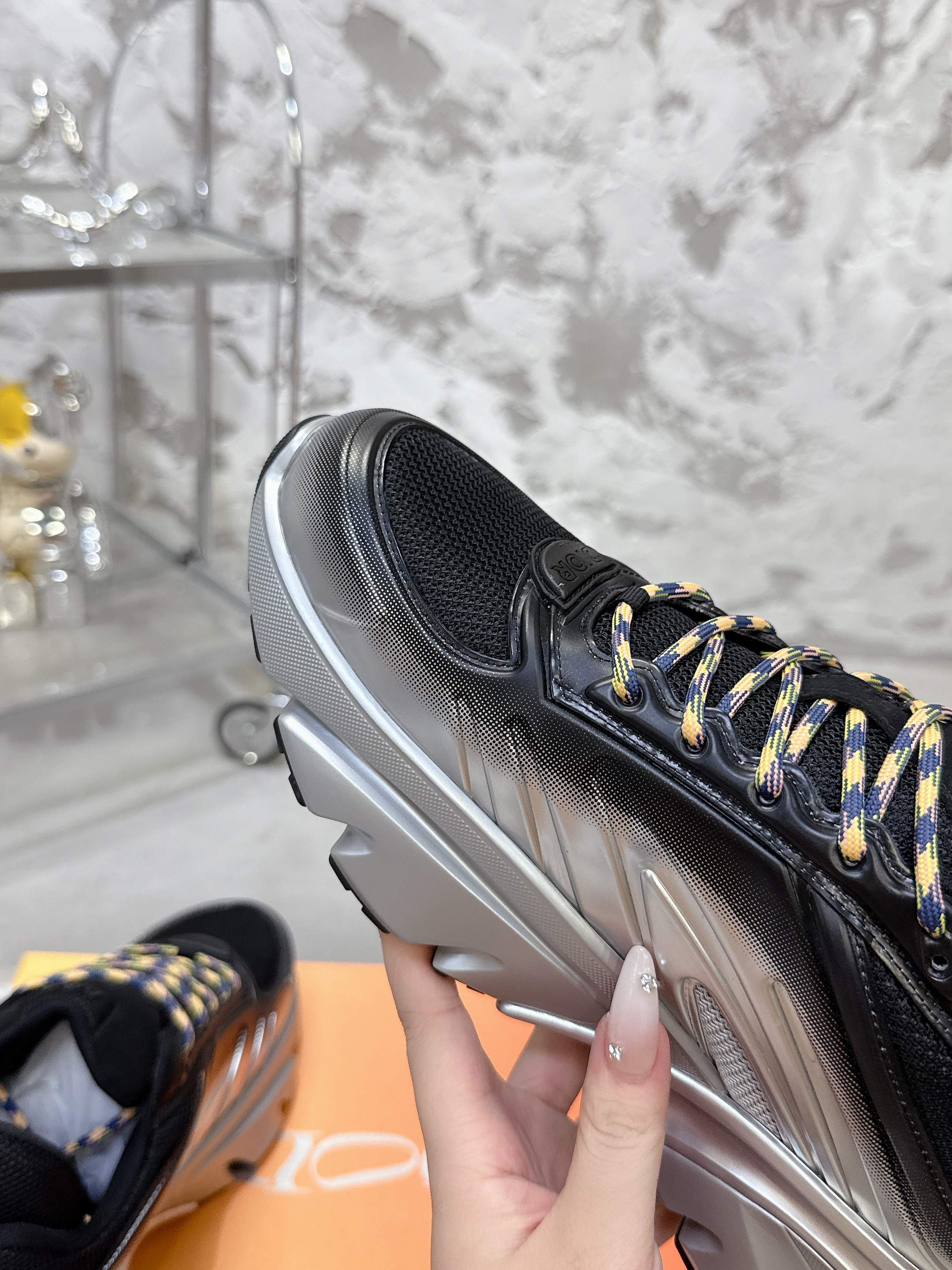 Dior x Lewis Hamilton B44 Blade スニーカー - 限定版・厚底デザイン