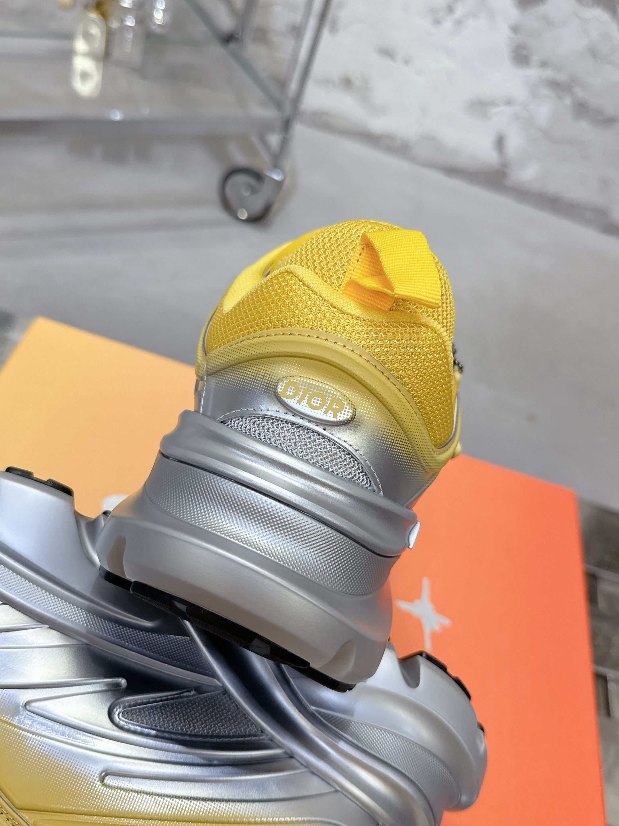 Dior x Lewis Hamilton B44 Blade 限定版 スニーカー