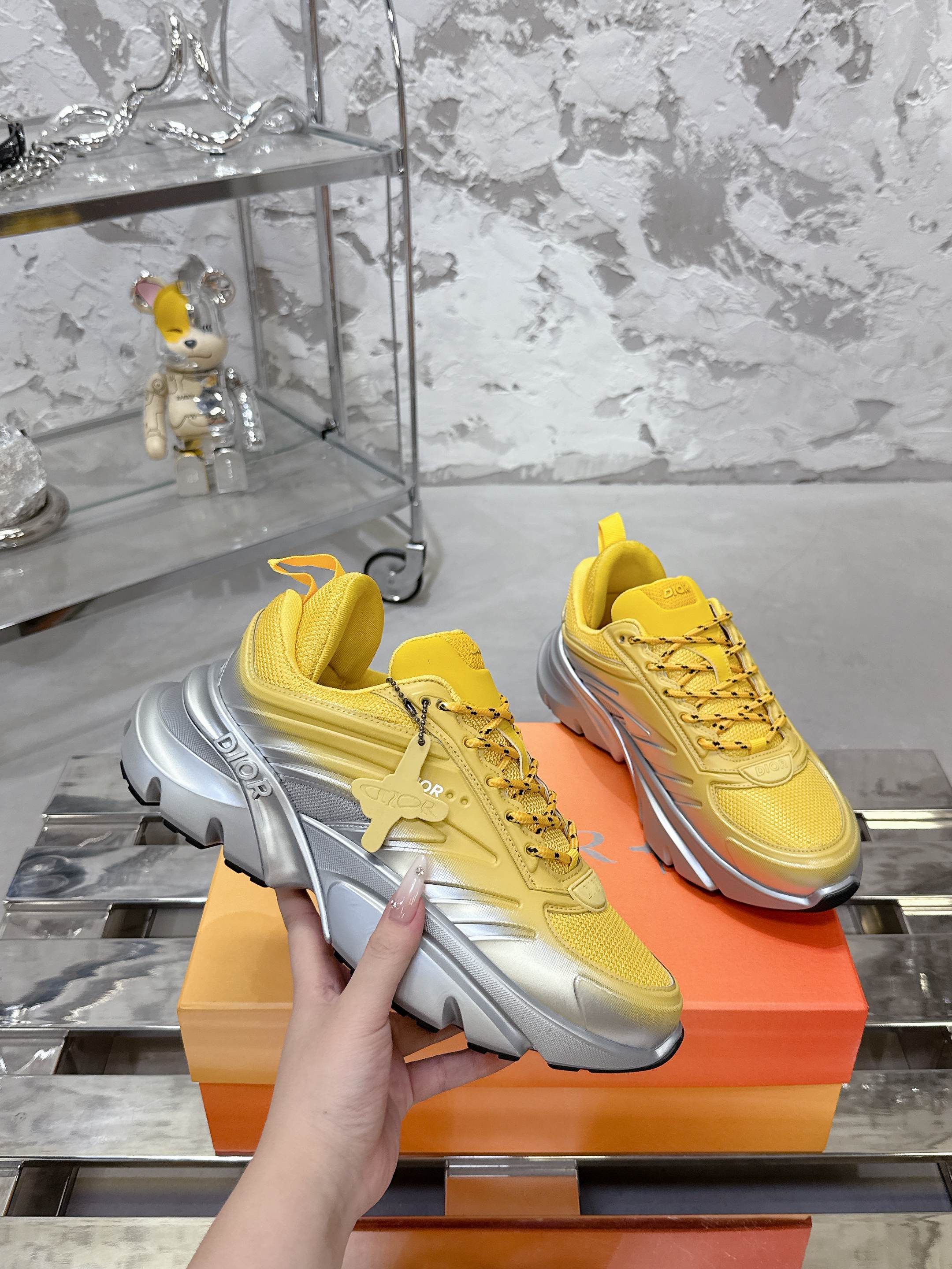 Dior x Lewis Hamilton B44 Blade 限定版 スニーカー