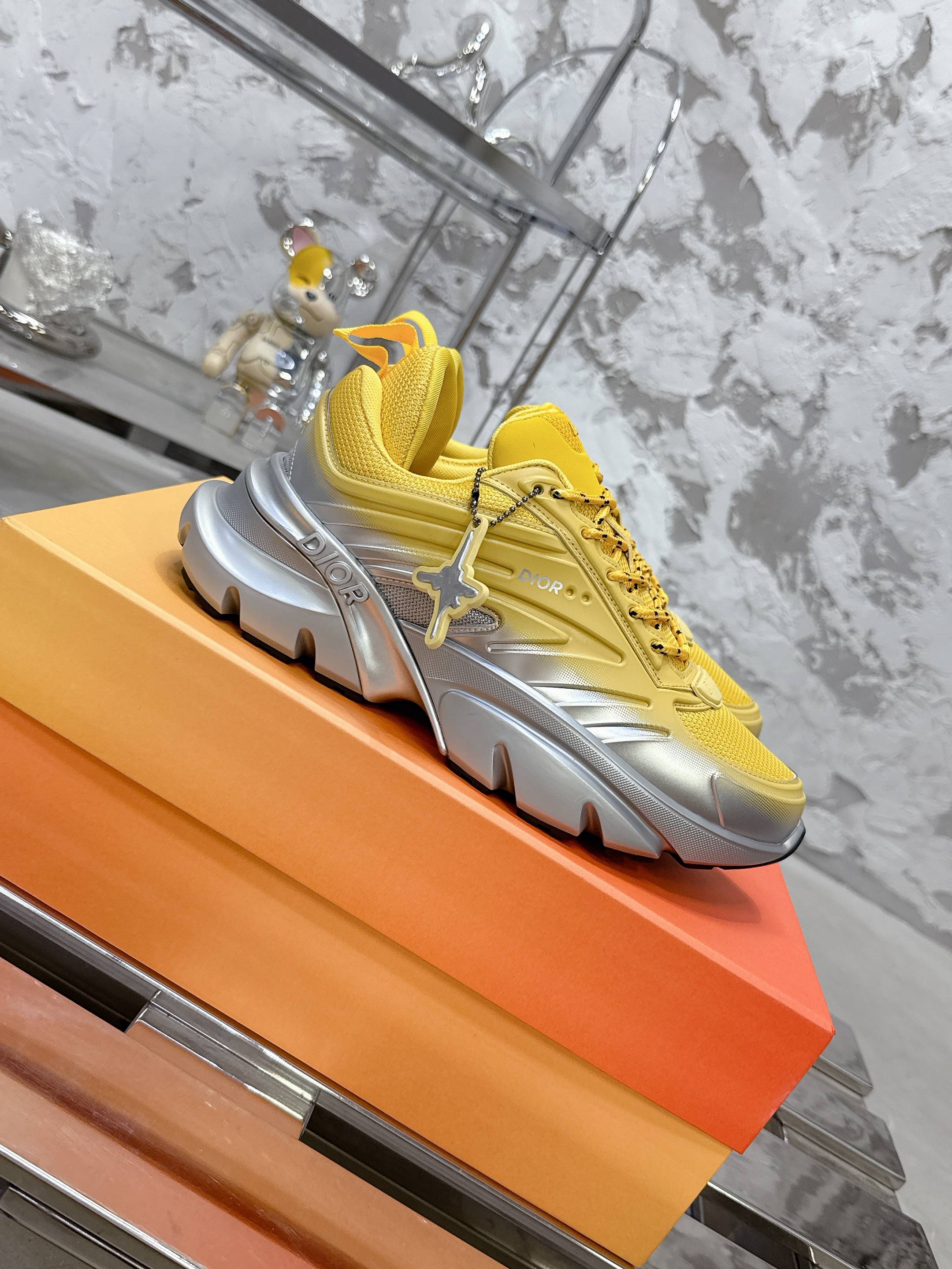 Dior x Lewis Hamilton B44 Blade 限定版 スニーカー