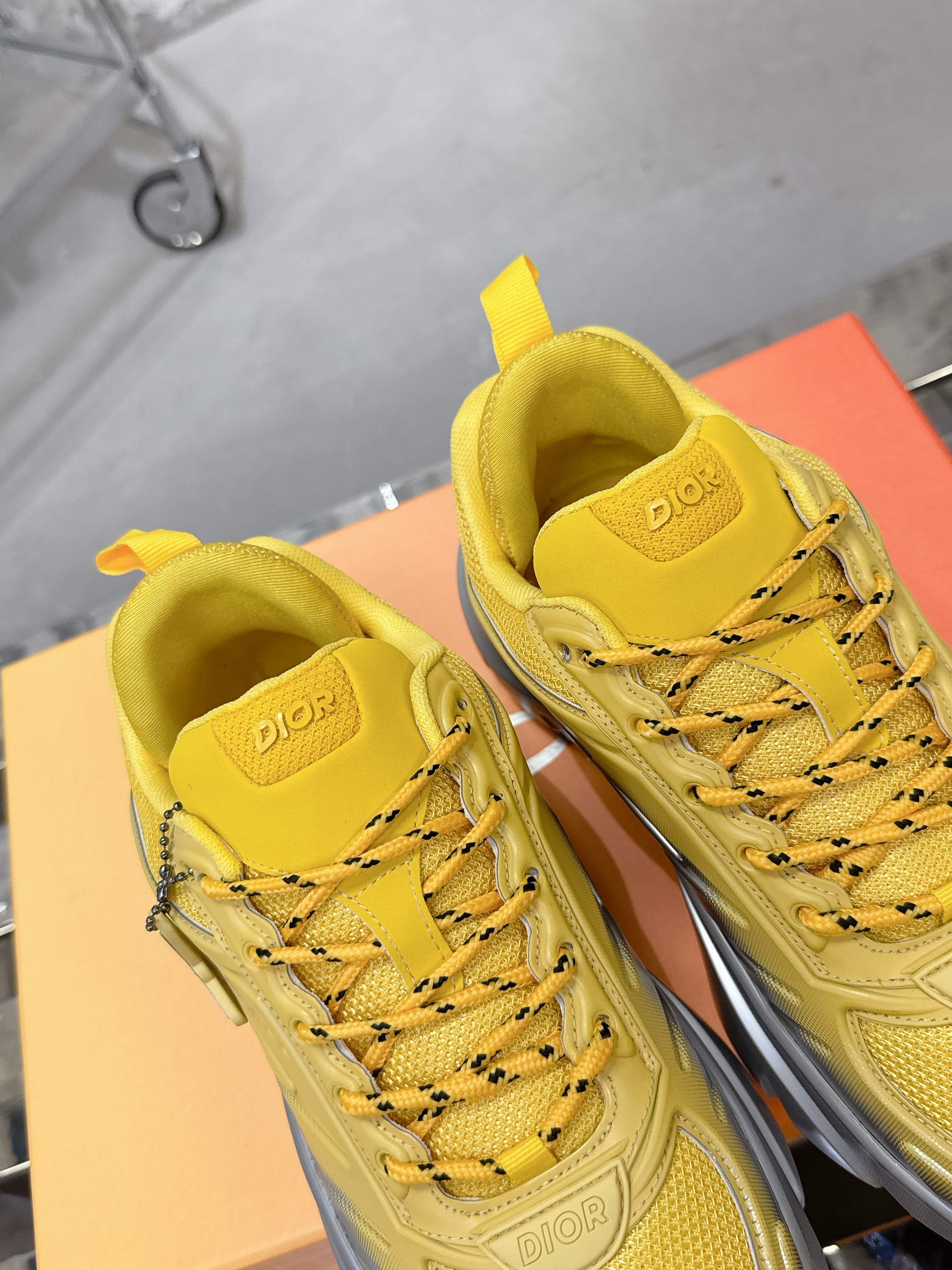 Dior x Lewis Hamilton B44 Blade 限定版 スニーカー