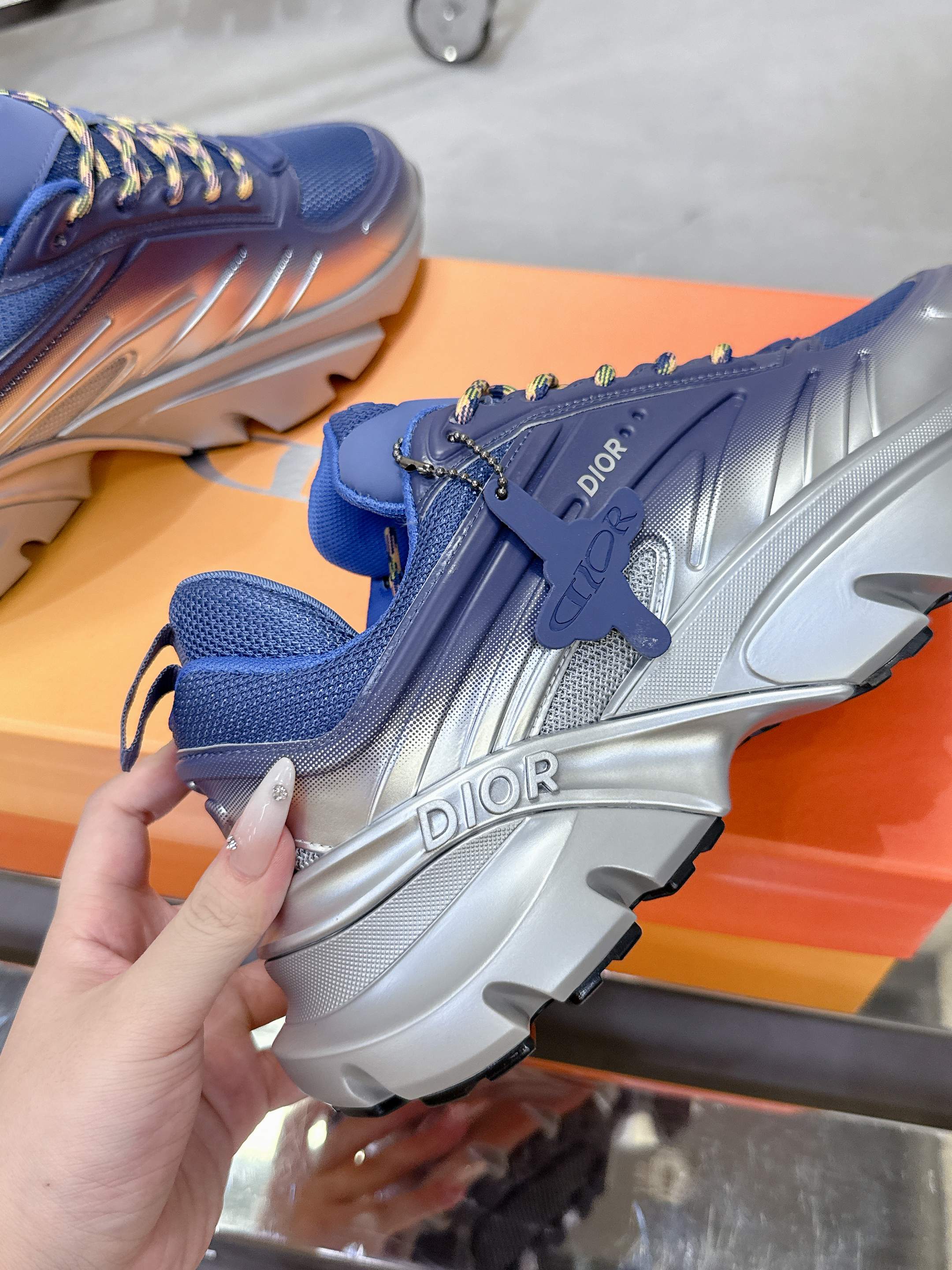 Dior x Lewis Hamilton B44 Blade 限定スポーツシューズ