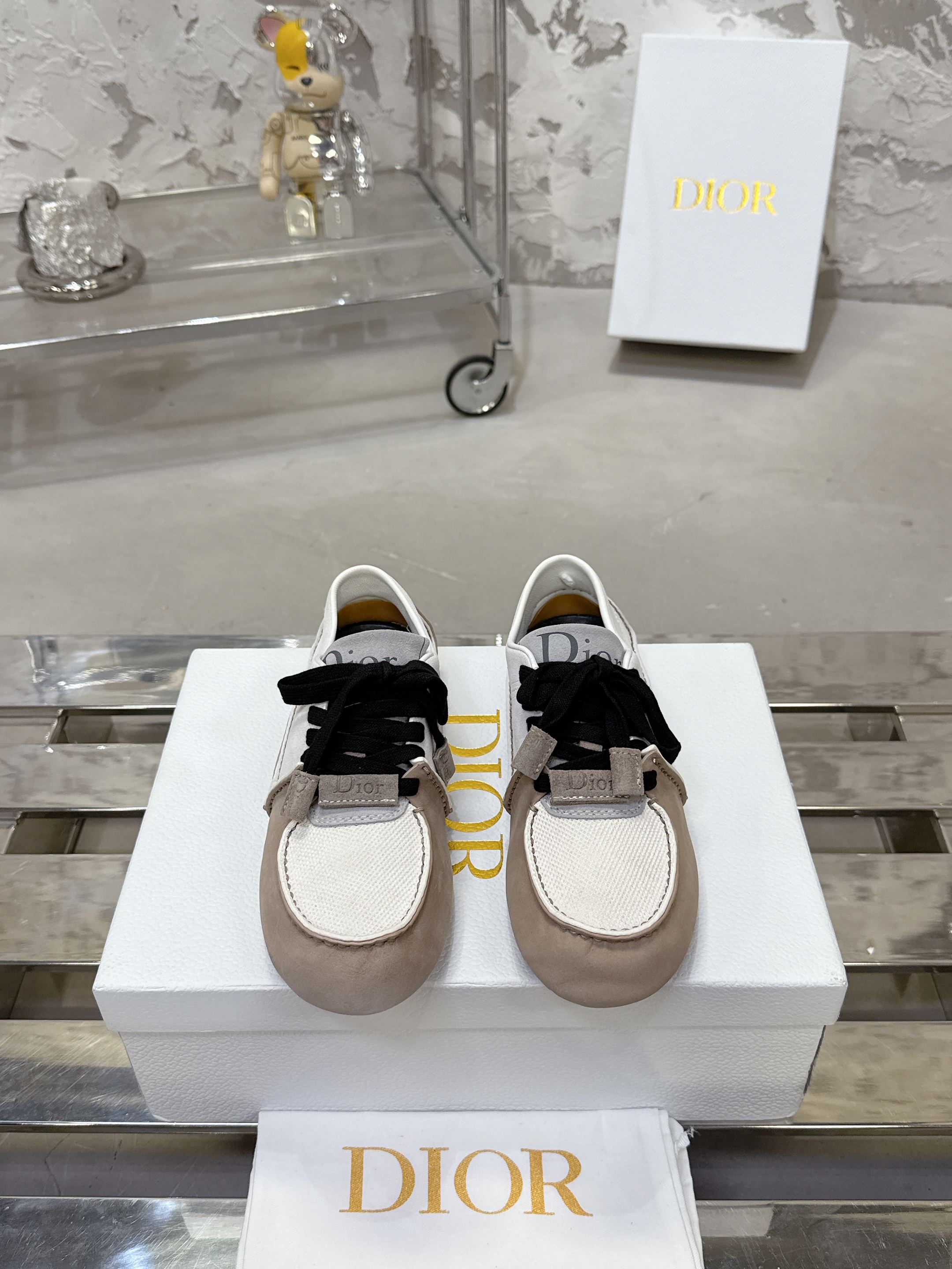 Dior Roadie スニーカー - 手工製 & ラグジュアリーデザイン