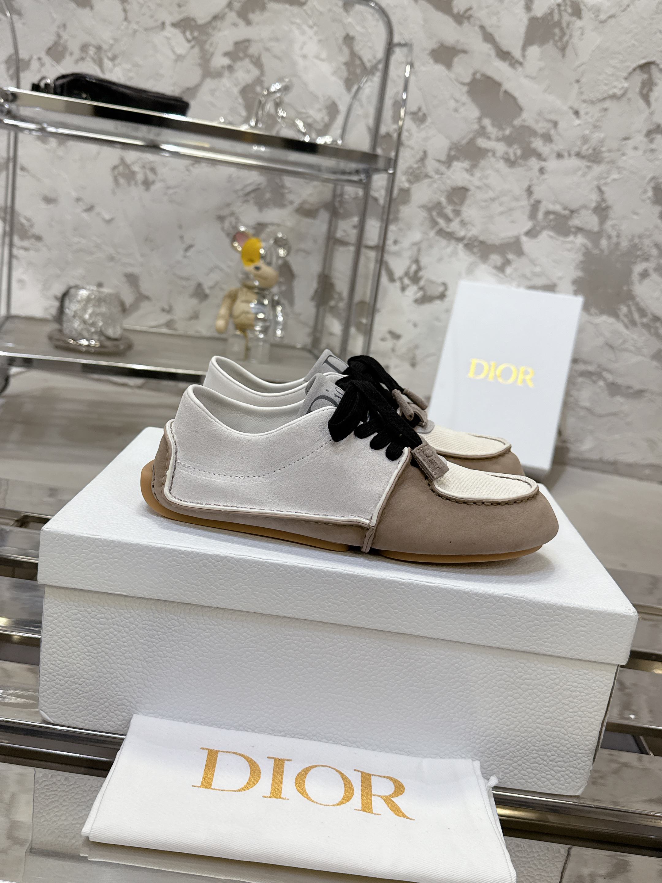 Dior Roadie スニーカー - 手工製 & ラグジュアリーデザイン