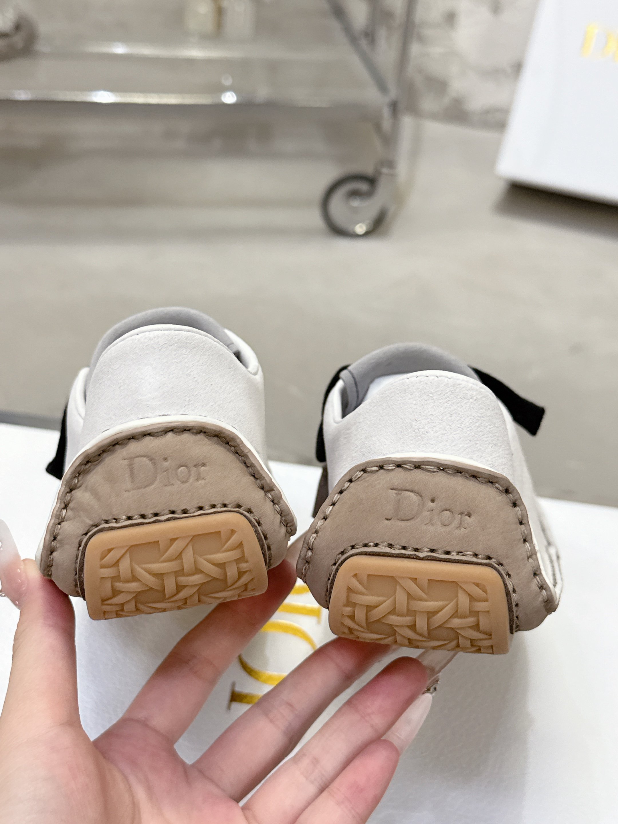 Dior Roadie スニーカー - 手工製 & ラグジュアリーデザイン