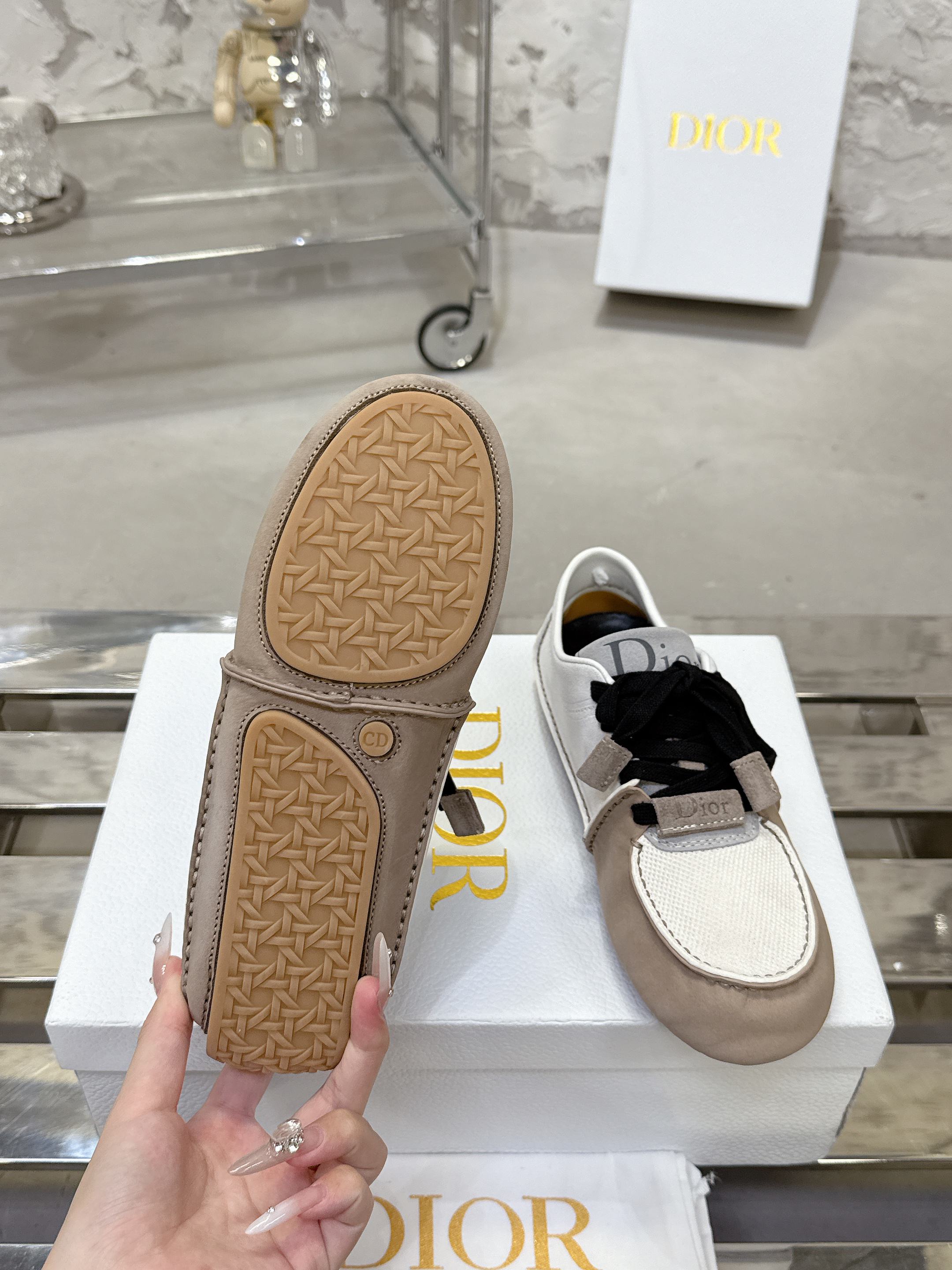 Dior Roadie スニーカー - 手工製 & ラグジュアリーデザイン