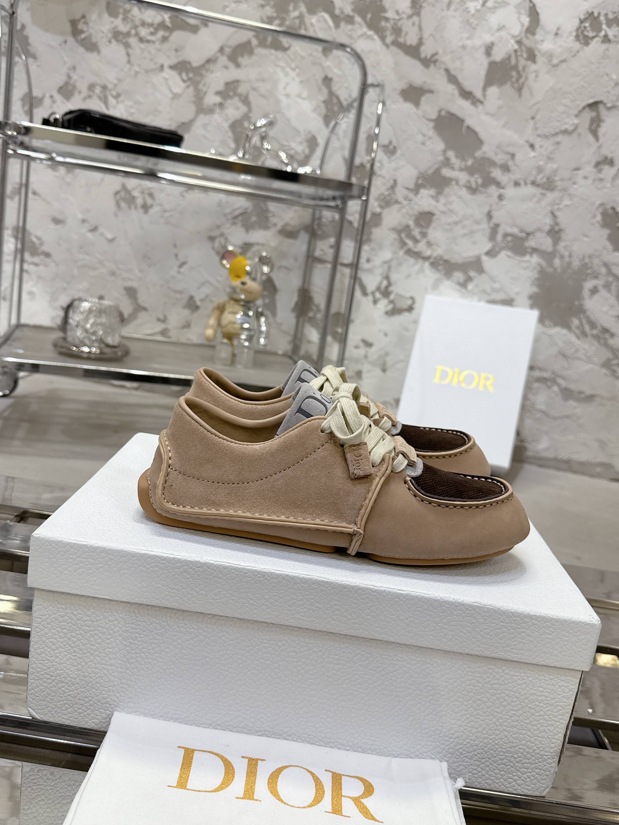 Dior Roadie スニーカー - 手作りのラグジュアリーと持続可能性