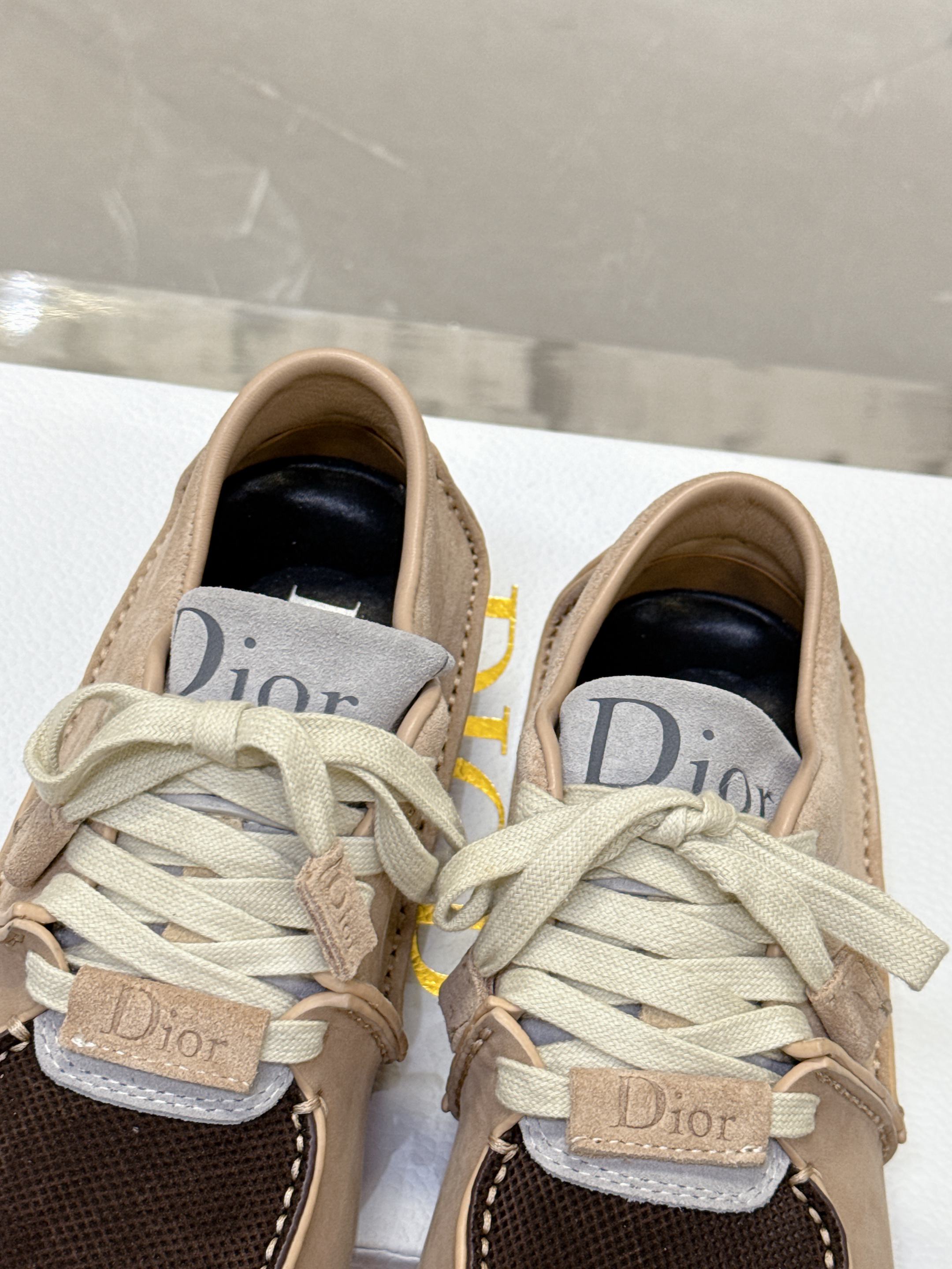 Dior Roadie スニーカー - 手作りのラグジュアリーと持続可能性