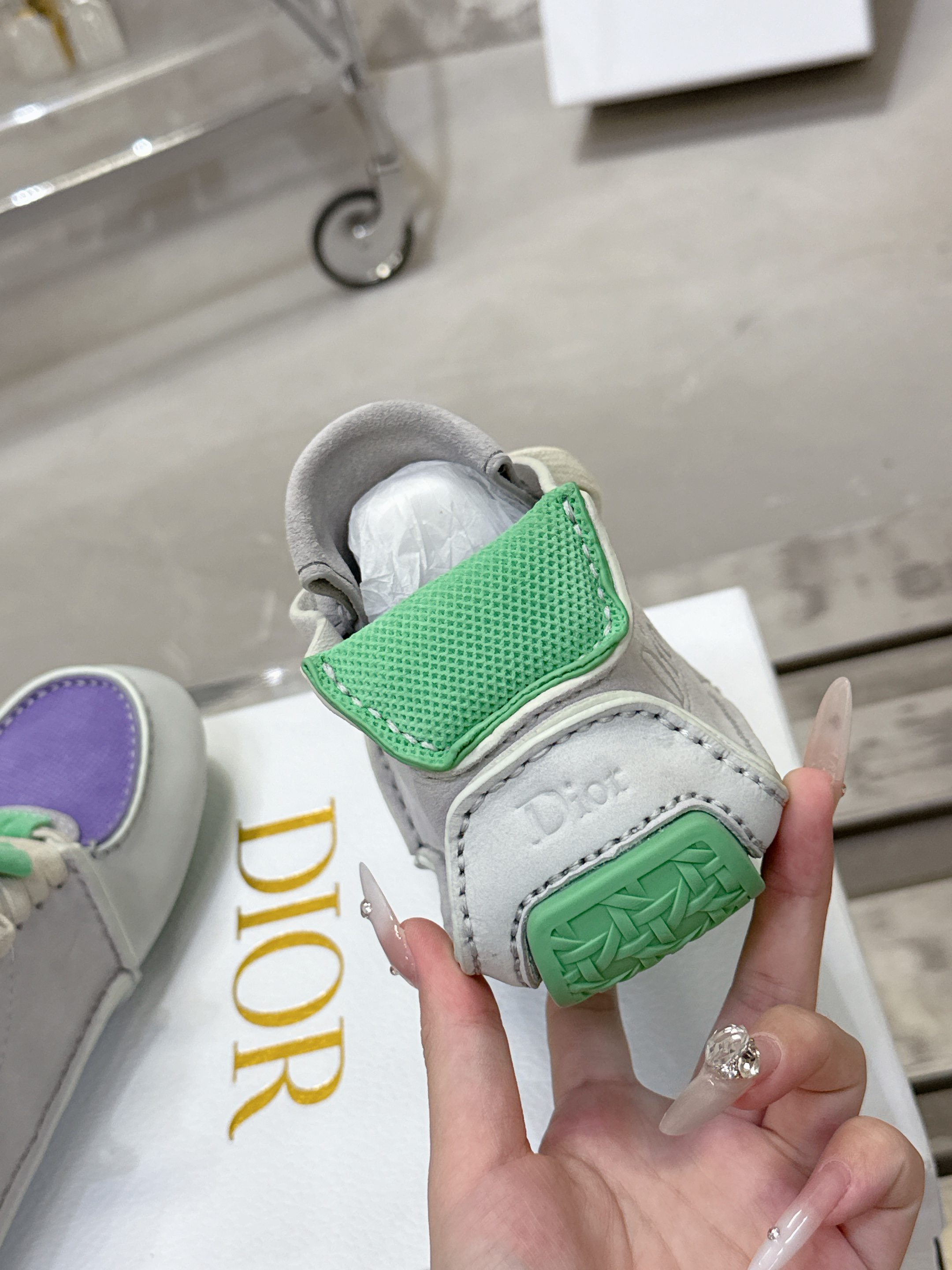 Dior Roadie スニーカー|手作り・カップル向け・ラグジュアリー