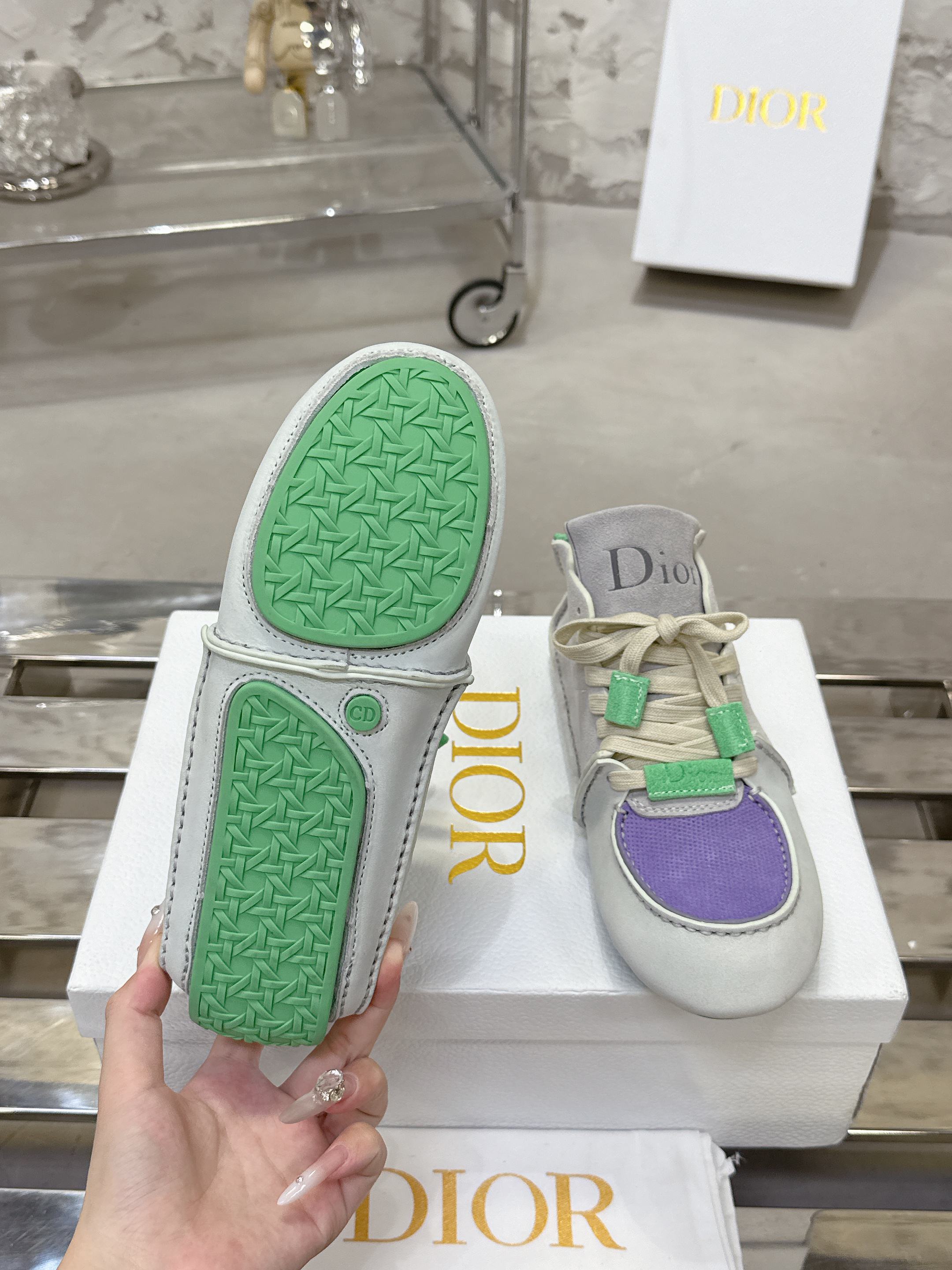 Dior Roadie スニーカー|手作り・カップル向け・ラグジュアリー