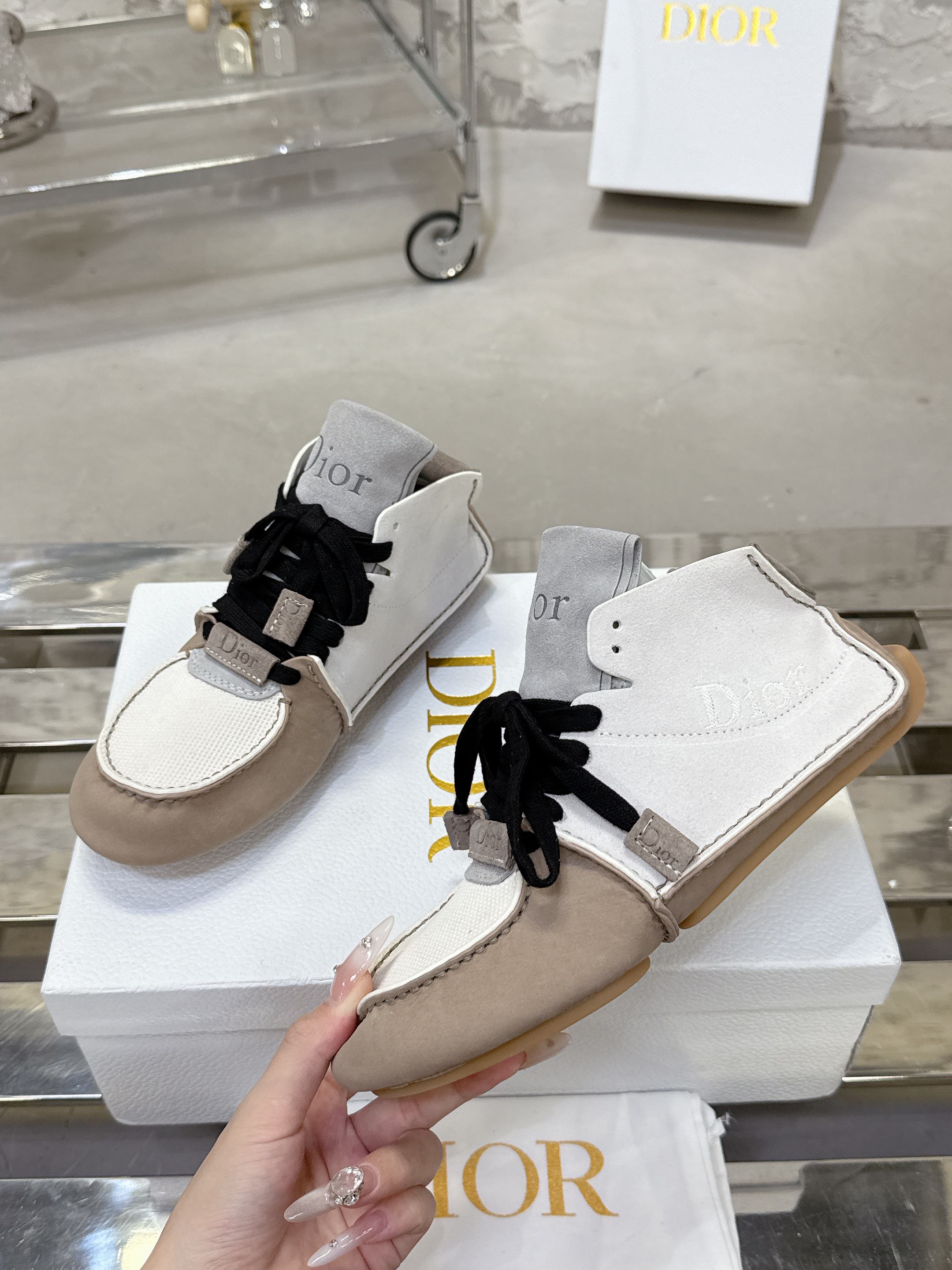 Dior Roadie カップル向け手作りスニーカー - ラグジュアリーなデザイン