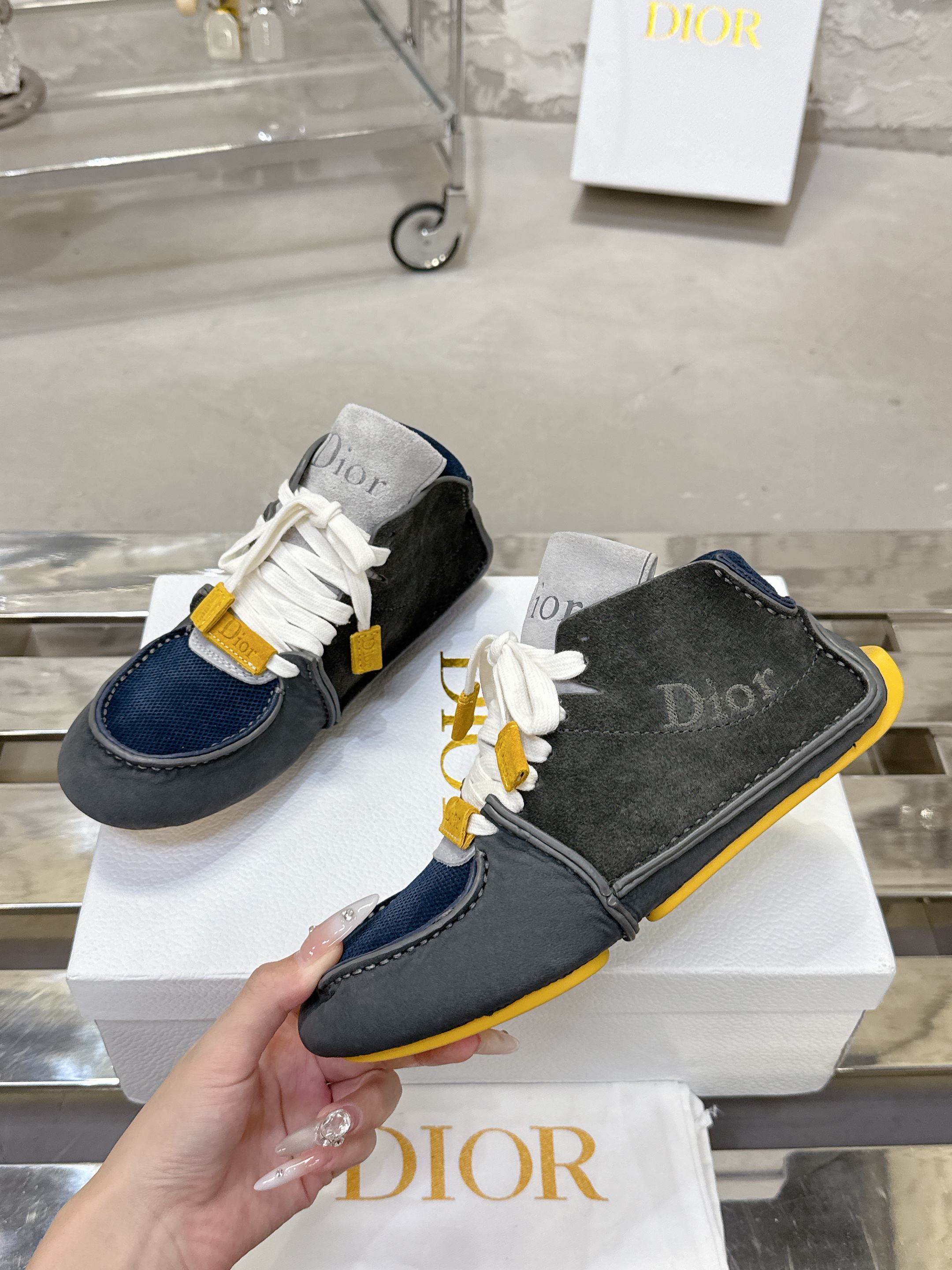 Dior Roadieシリーズ 手作りカジュアルスニーカー