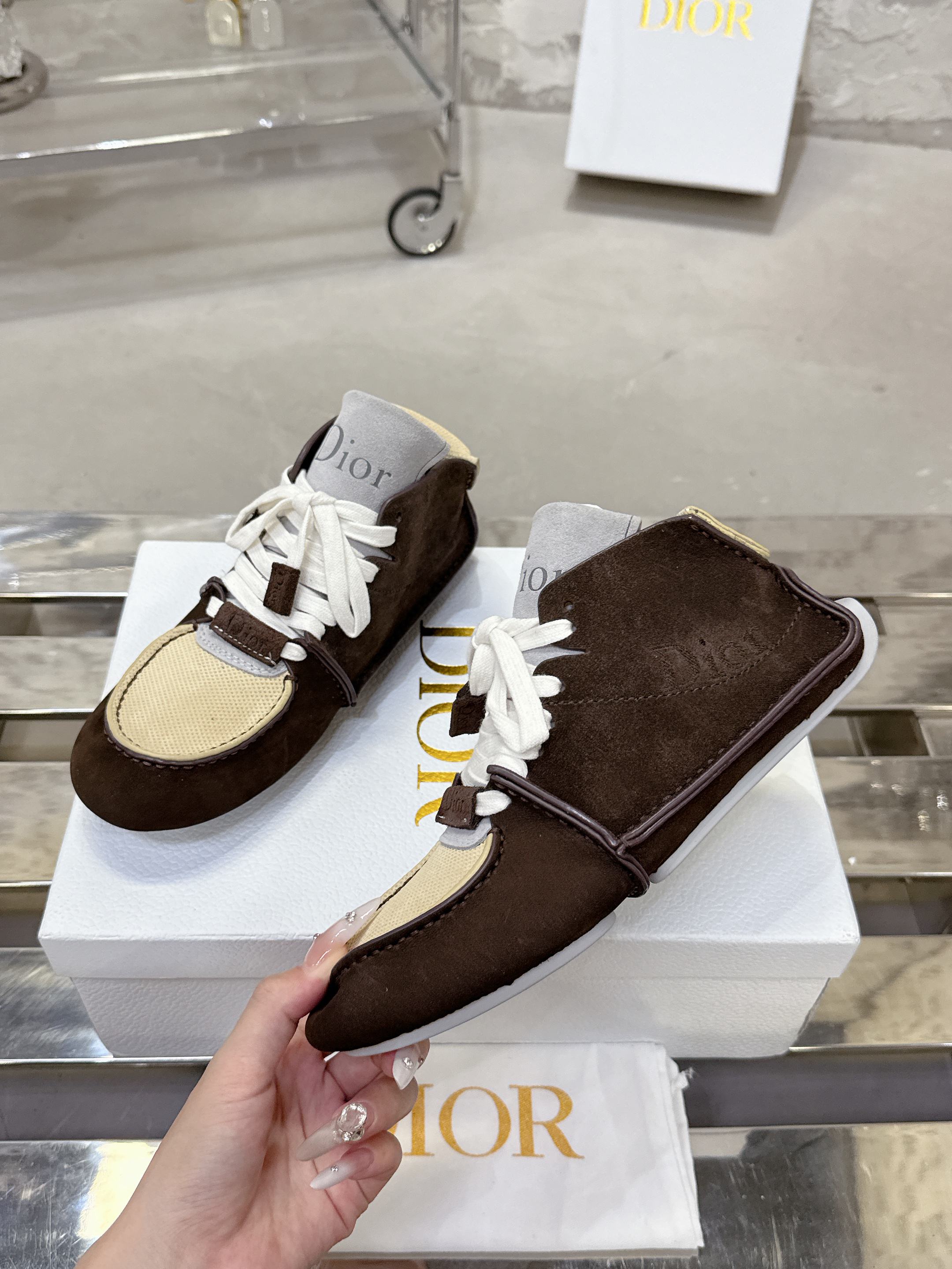 Dior Roadieシリーズ 手工製カップルスニーカー