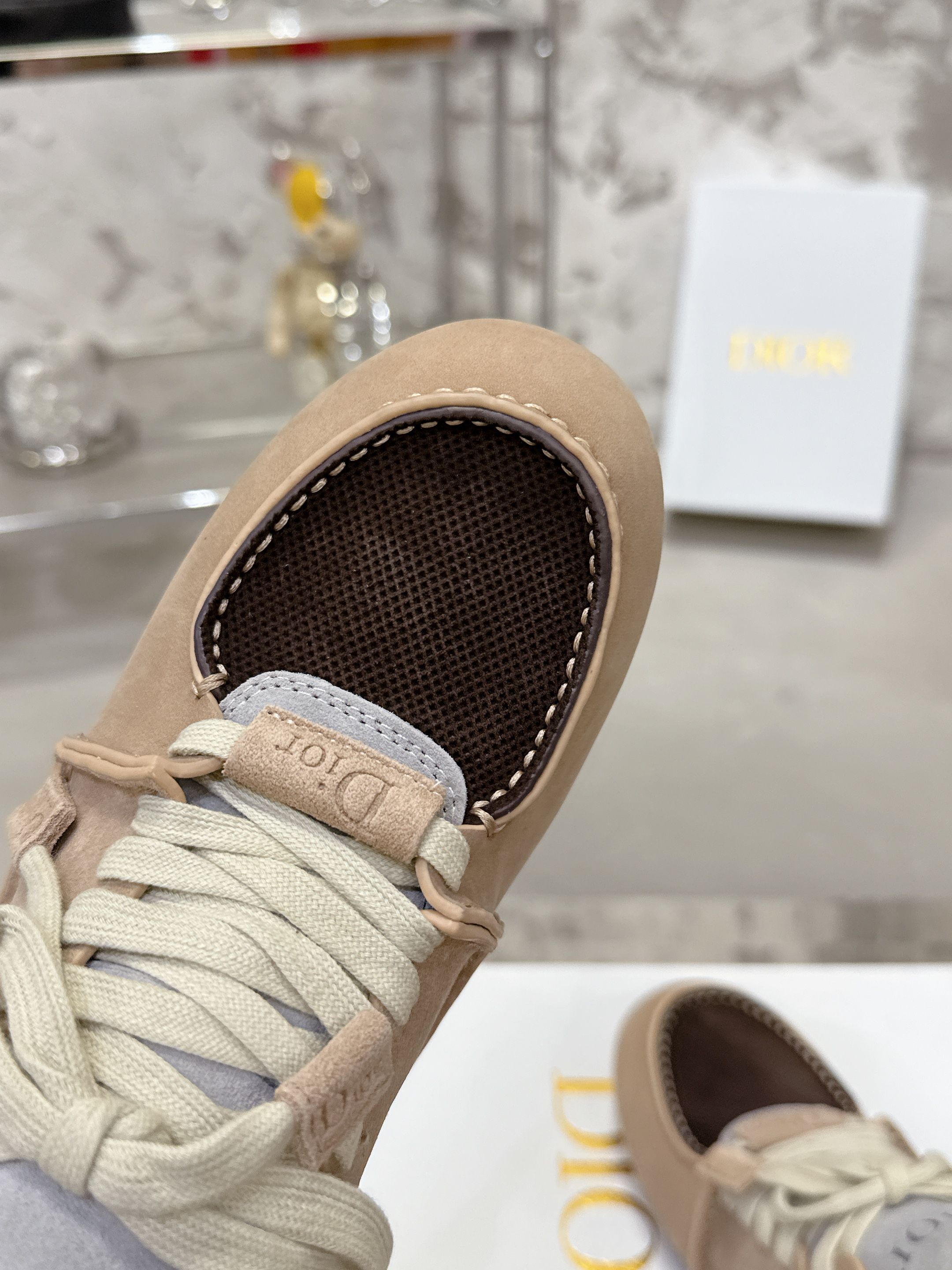 Dior Roadie スニーカー - 手工製のラグジュアリーなカジュアルシューズ