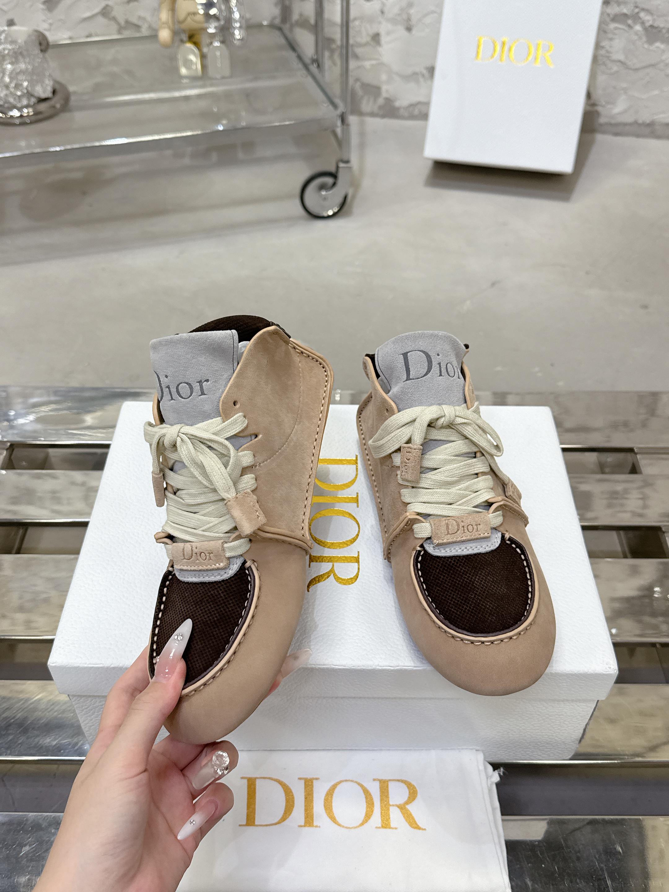 Dior Roadie スニーカー - 手工製のラグジュアリーなカジュアルシューズ