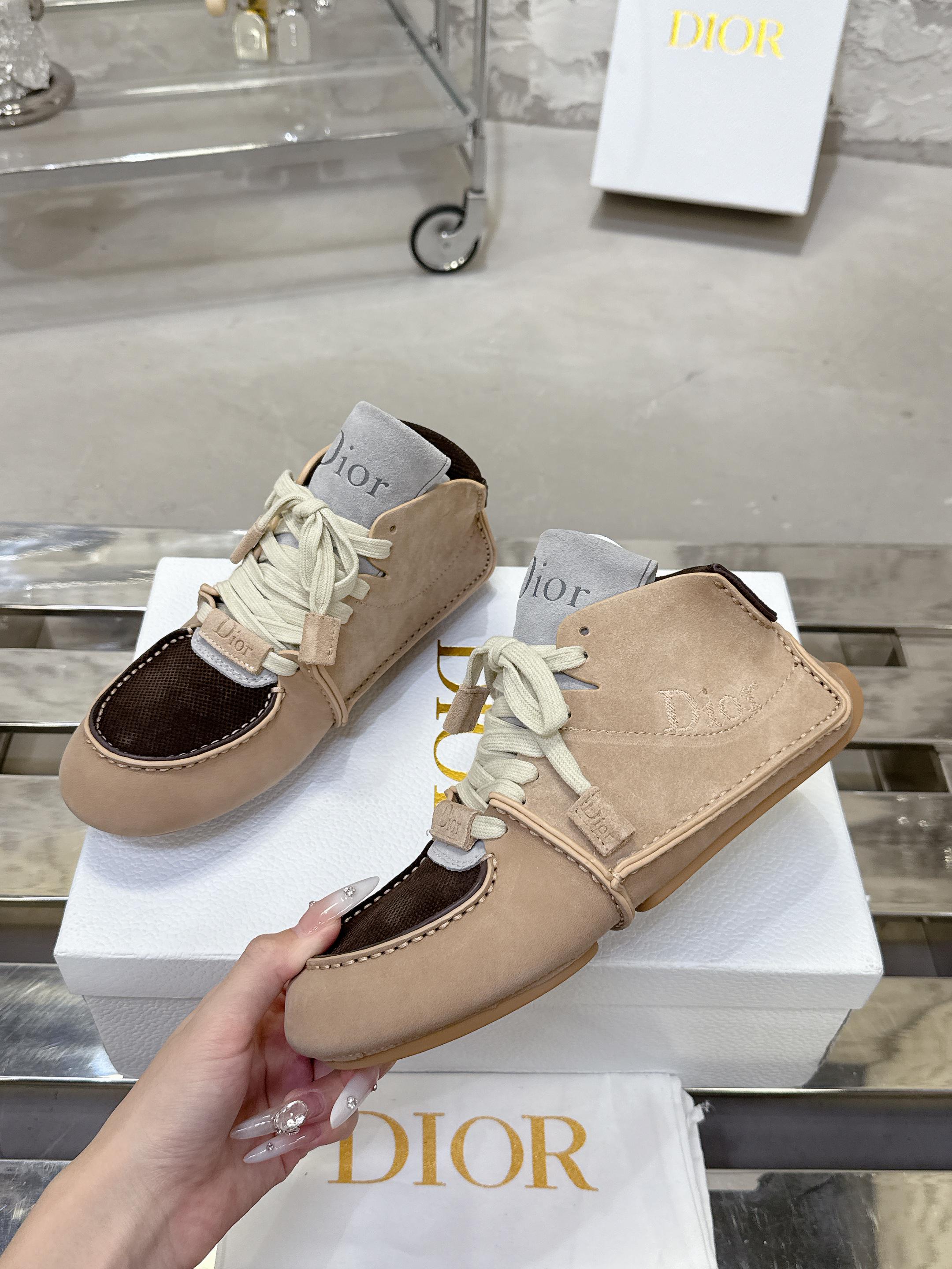 Dior Roadie スニーカー - 手工製のラグジュアリーなカジュアルシューズ