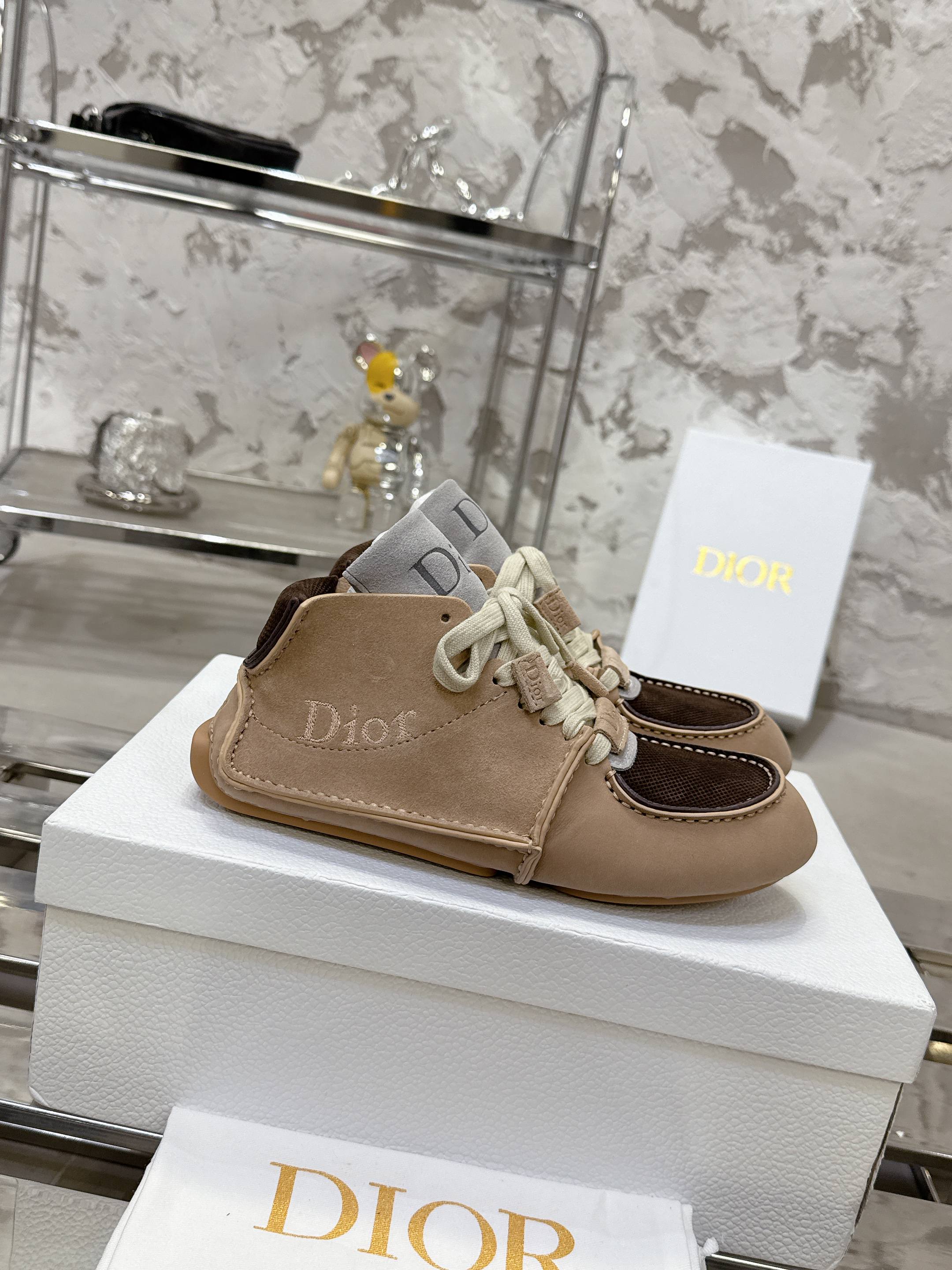 Dior Roadie スニーカー - 手工製のラグジュアリーなカジュアルシューズ